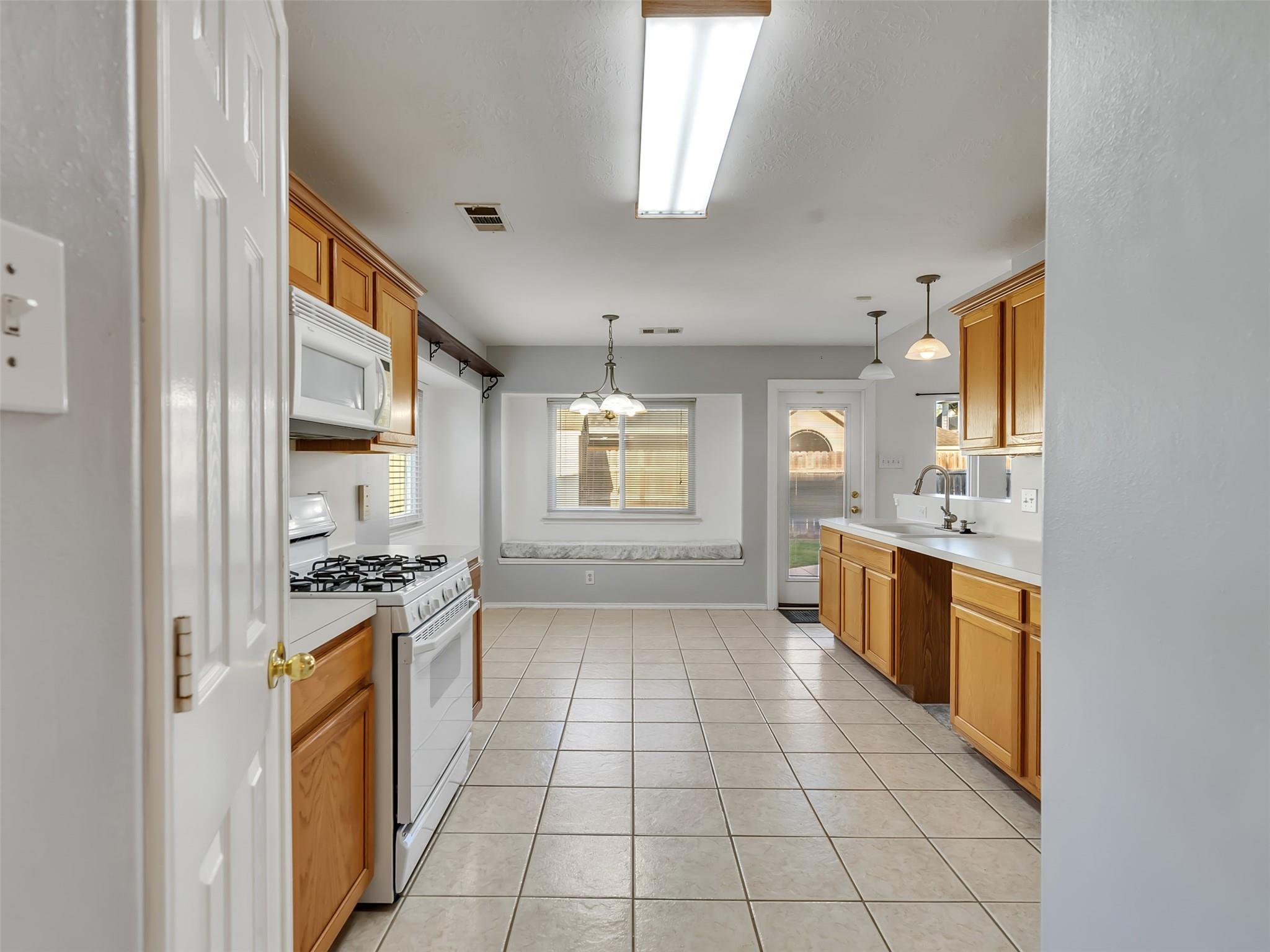 8018 Fox St, Baytown, TX 77523 photo