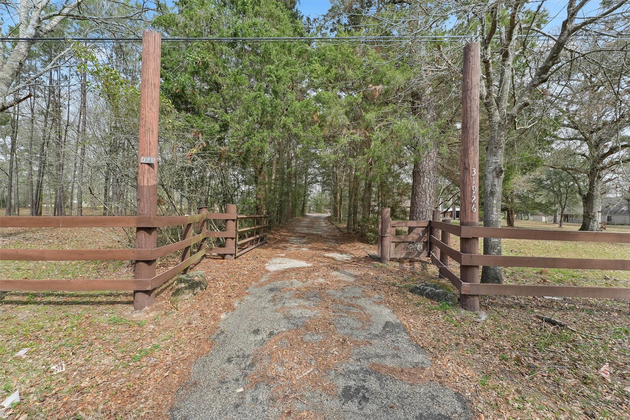 31926 Dobbin Huffsmith Rd, Magnolia, TX 77354