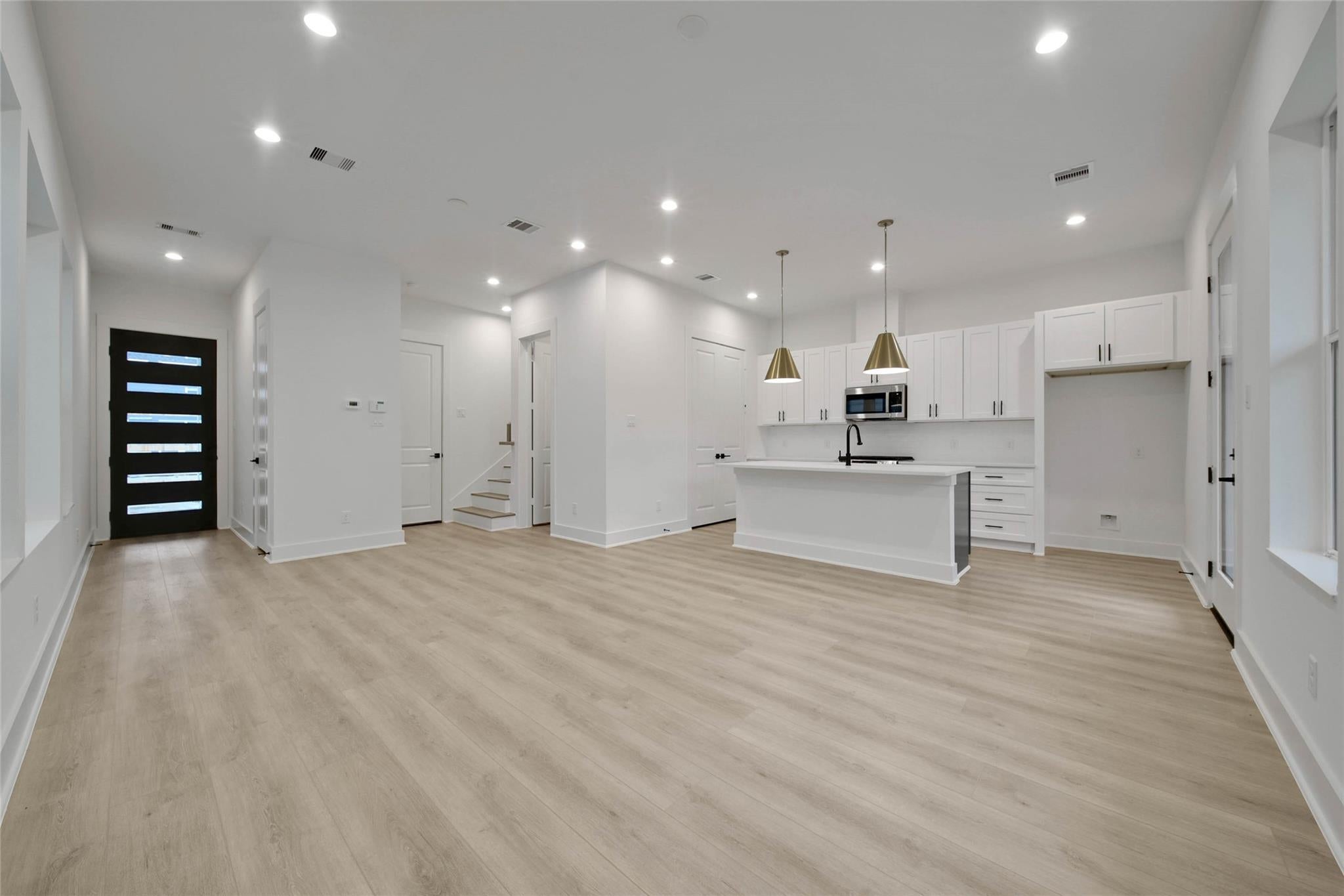 7627 Inwood Grove Ln, Houston, TX 77088 photo