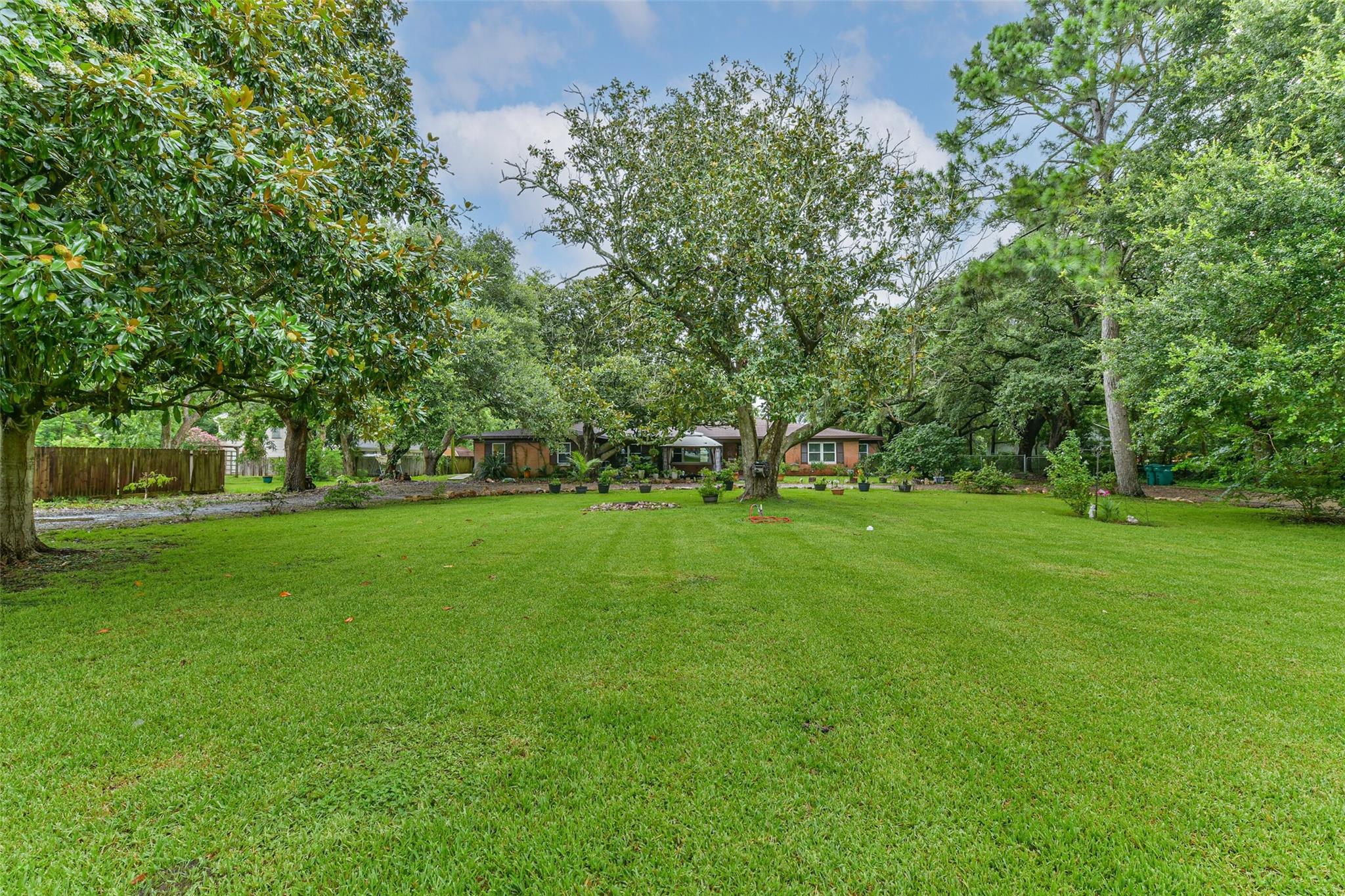 623 Laurel St, La Marque, TX 77568