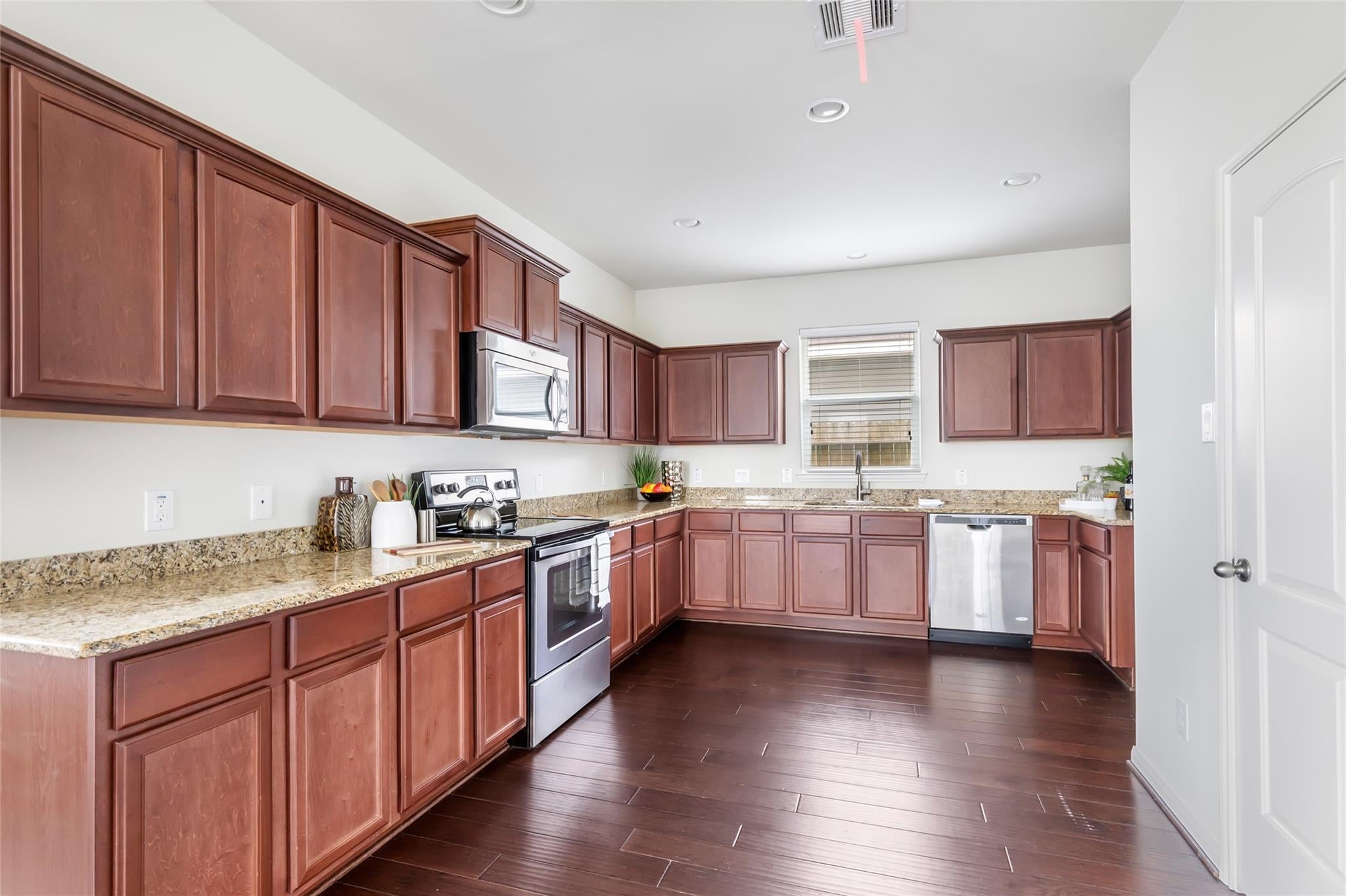 10776 S Lake Mist Ln, Willis, TX 77318 photo