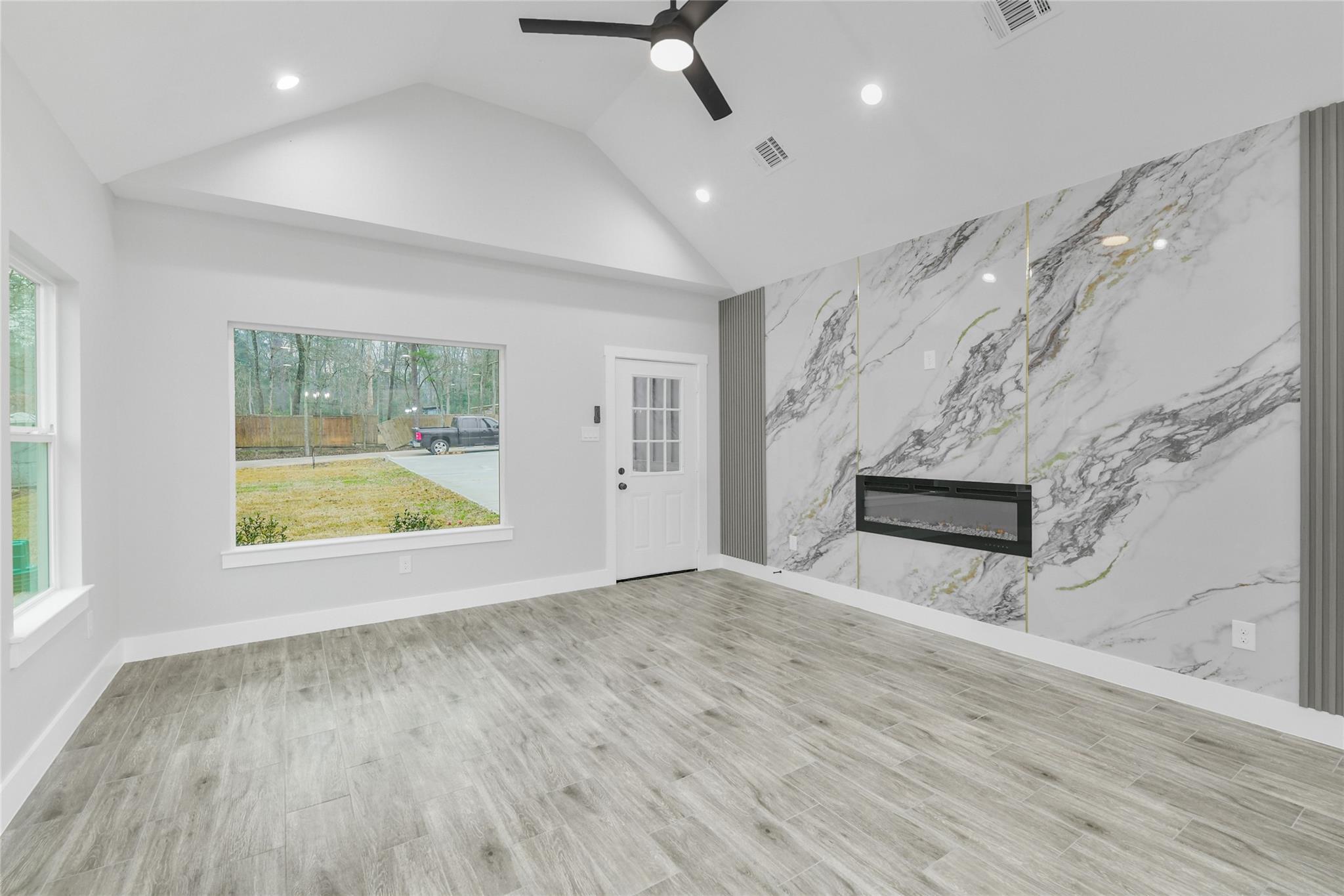 15117 Austin, Willis, TX 77378 photo