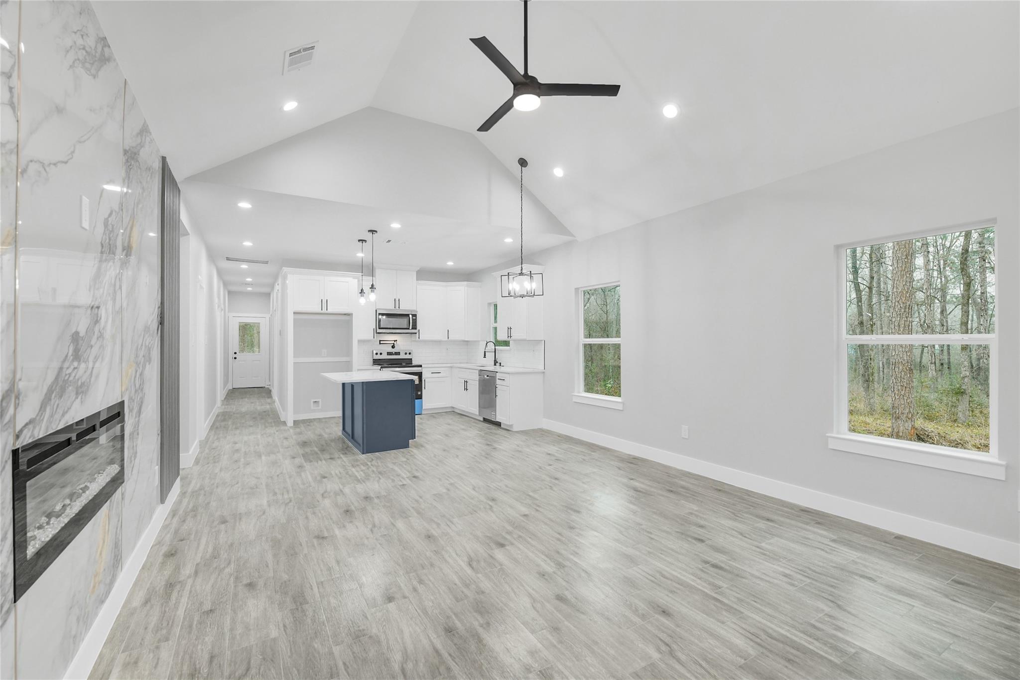 15117 Austin, Willis, TX 77378 photo