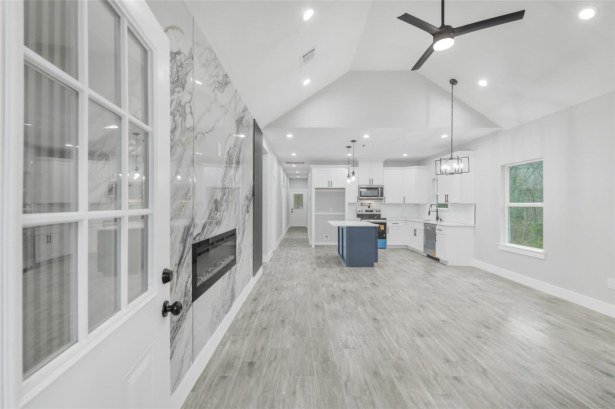 15117 Austin, Willis, TX 77378 photo