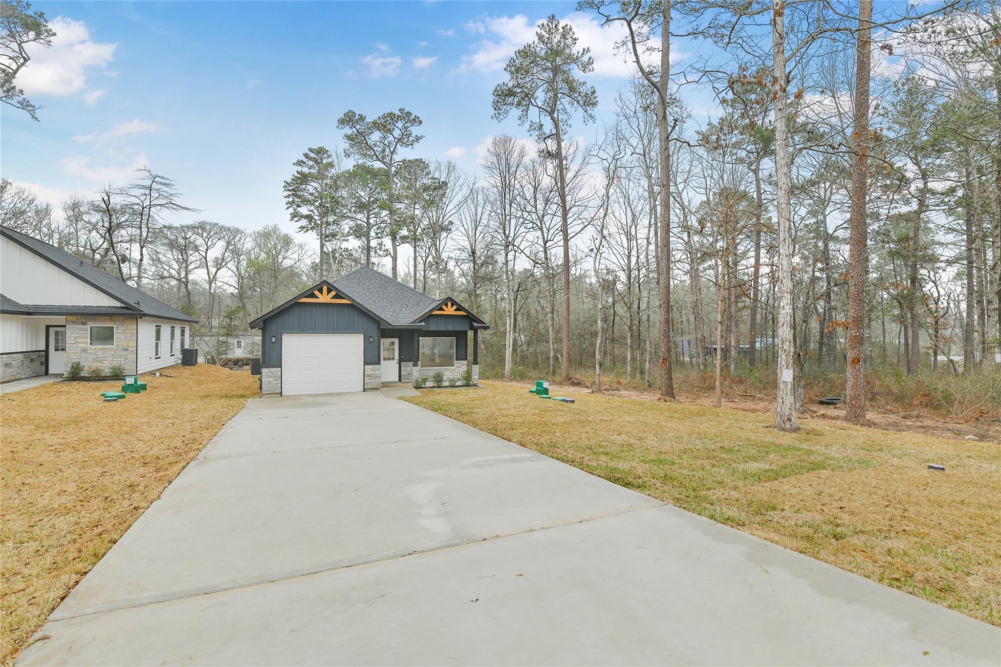 15117 Austin, Willis, TX 77378 photo