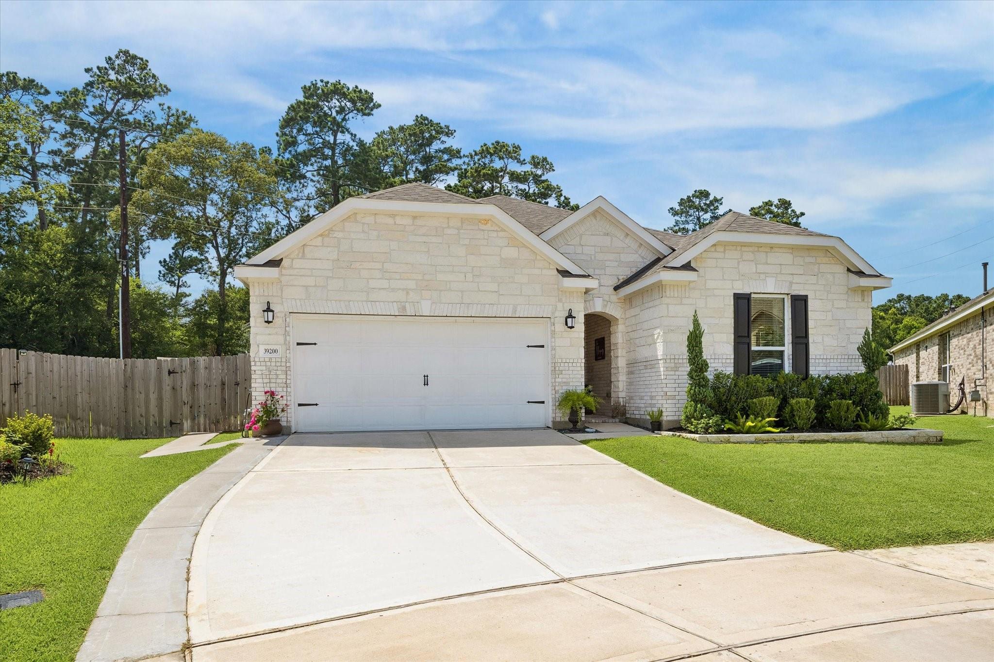 39200 Canyonville Ct, Magnolia, TX 77354 photo