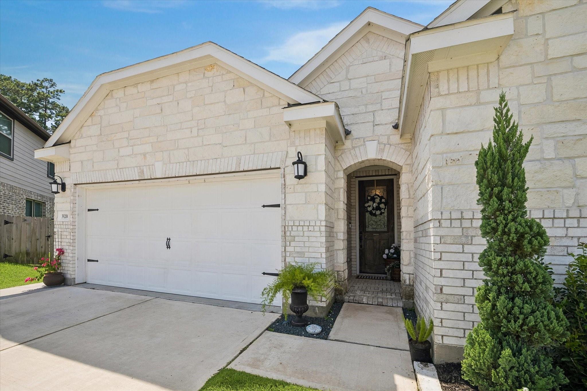 39200 Canyonville Ct, Magnolia, TX 77354 photo