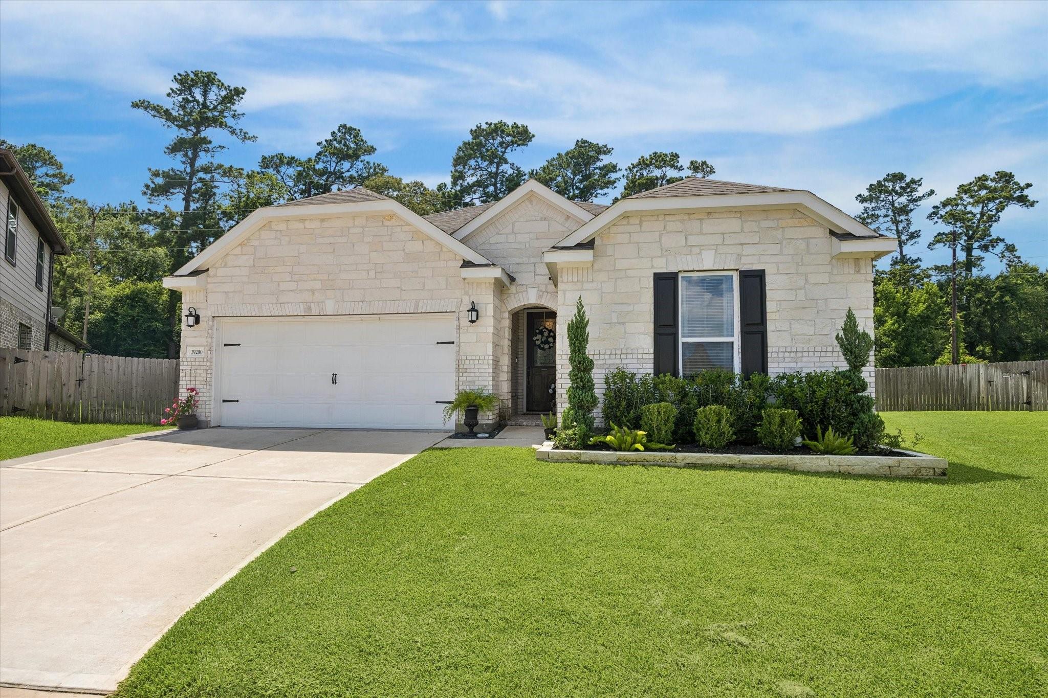 39200 Canyonville Ct, Magnolia, TX 77354