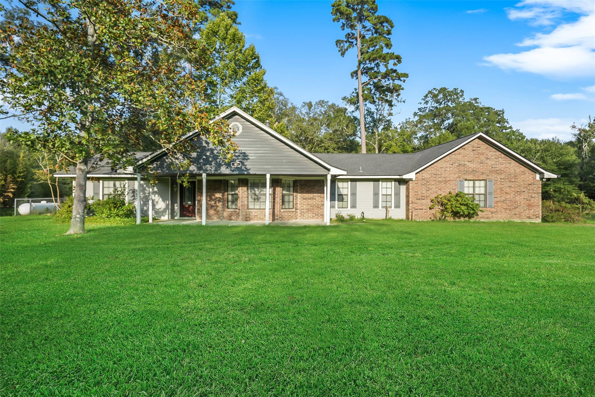 83 County Road 3189c, Cleveland, TX 77327 photo