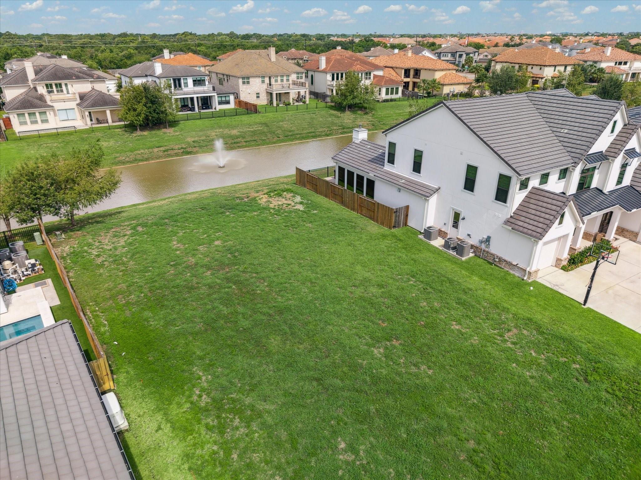 2314 Camden Creek Ln, Houston, TX 77077 photo
