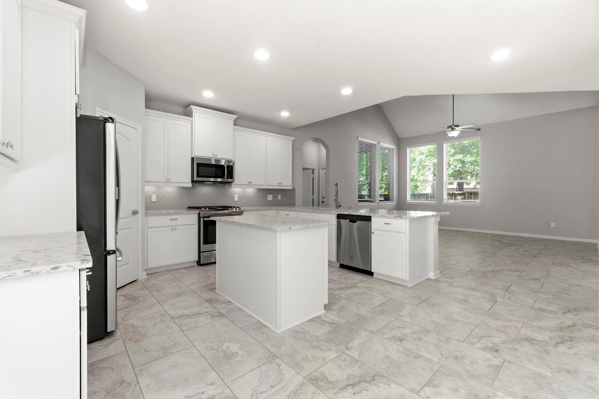 127 Fox Trail Rd, Montgomery, TX 77316 photo
