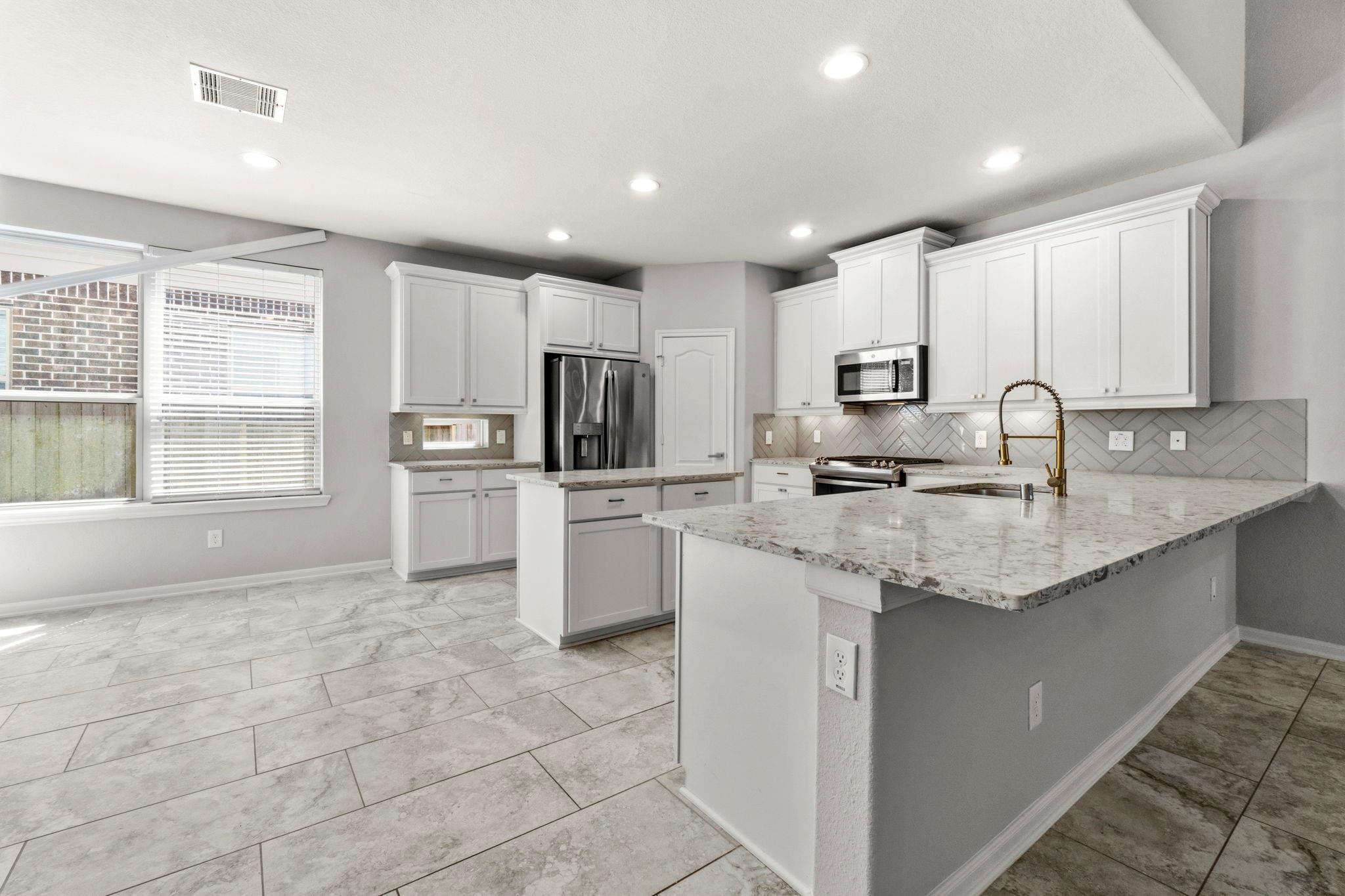 127 Fox Trail Rd, Montgomery, TX 77316 photo