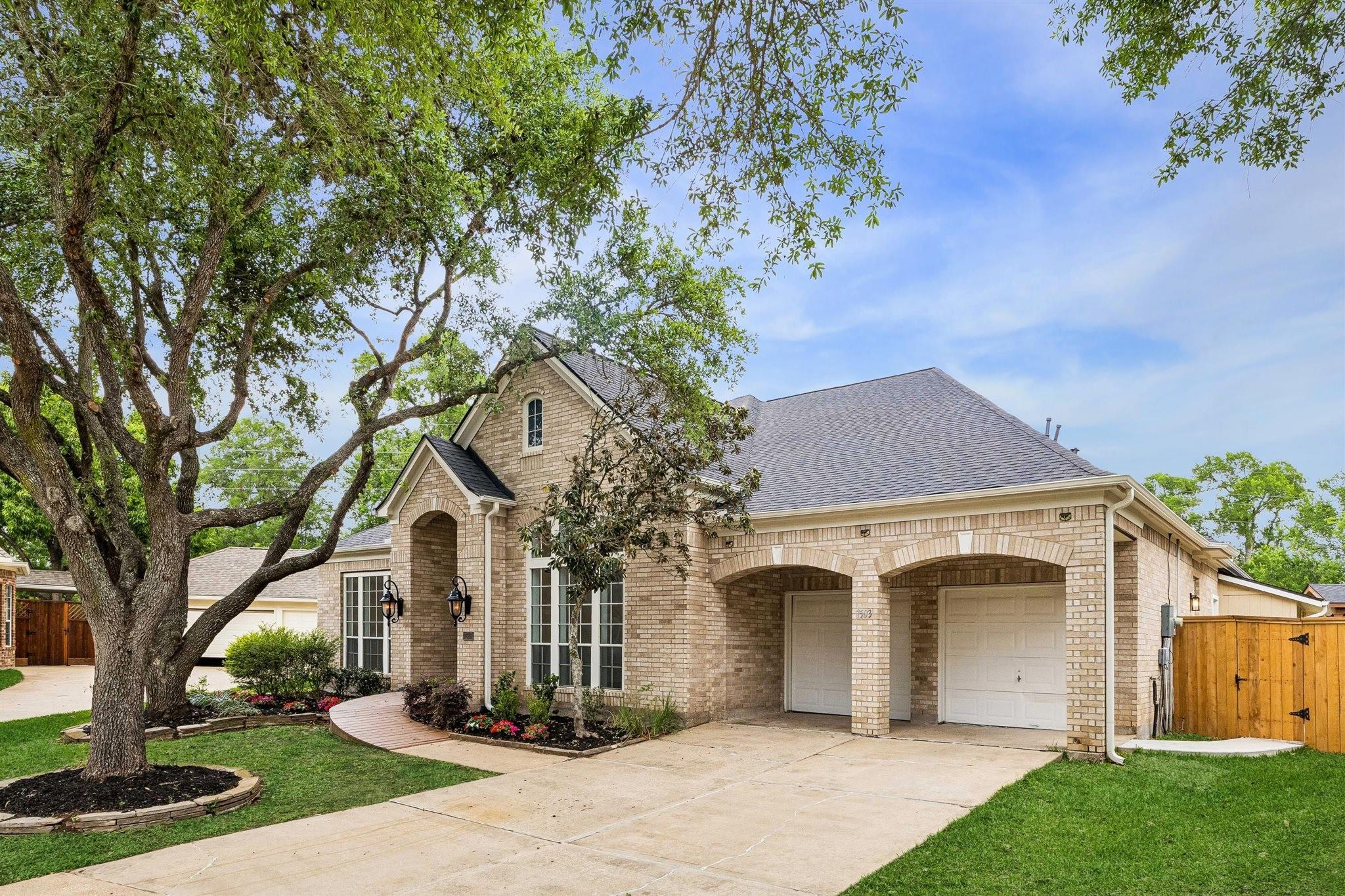7503 Northwoods Dr, Sugar Land, TX 77479 photo