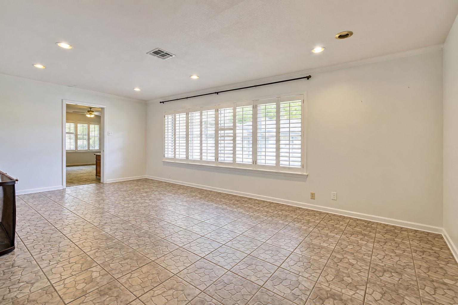 5666 Willers Way, Houston, TX 77056 photo