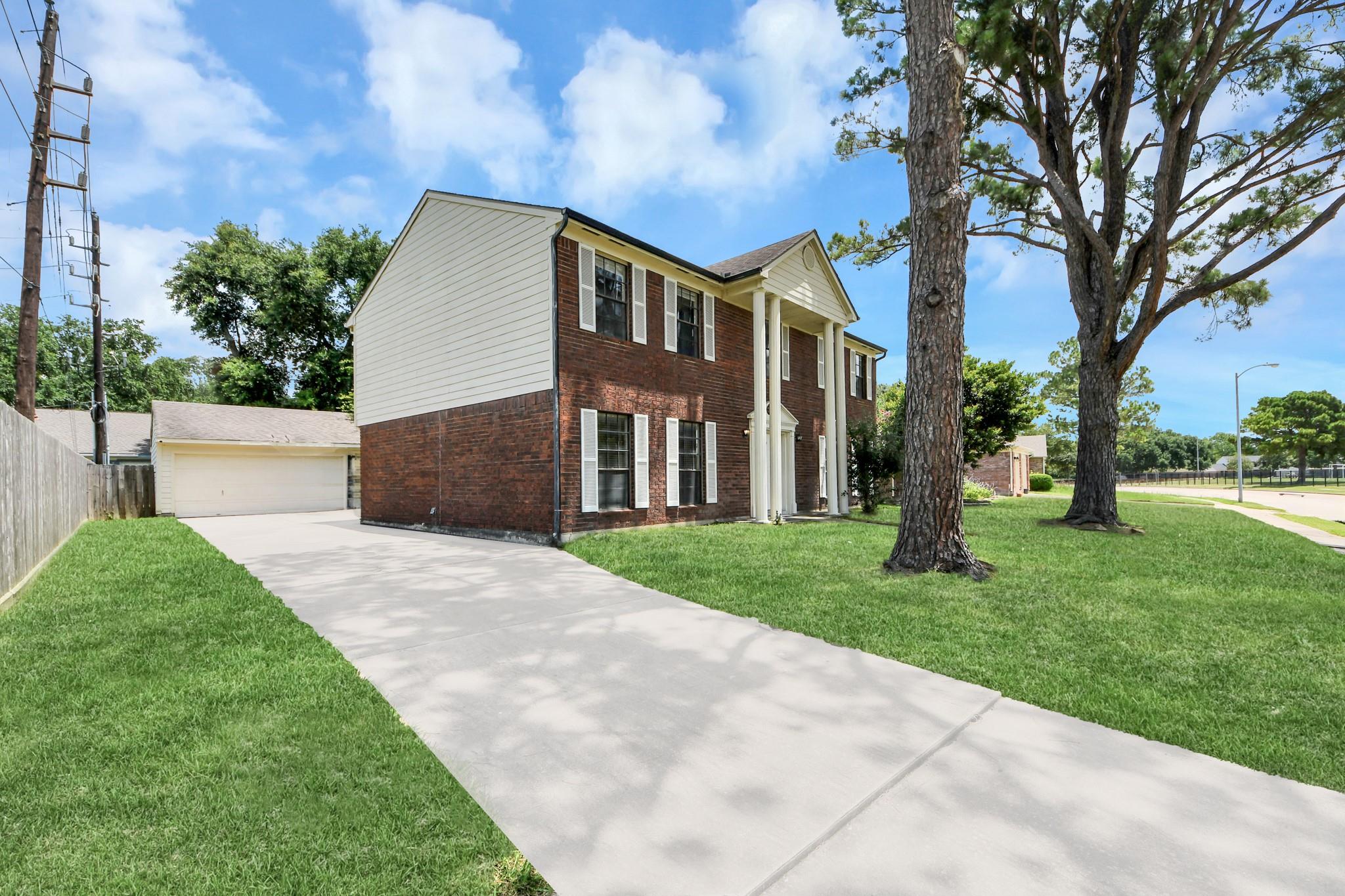 8411 Sunny Ridge Dr, Houston, TX 77095 photo