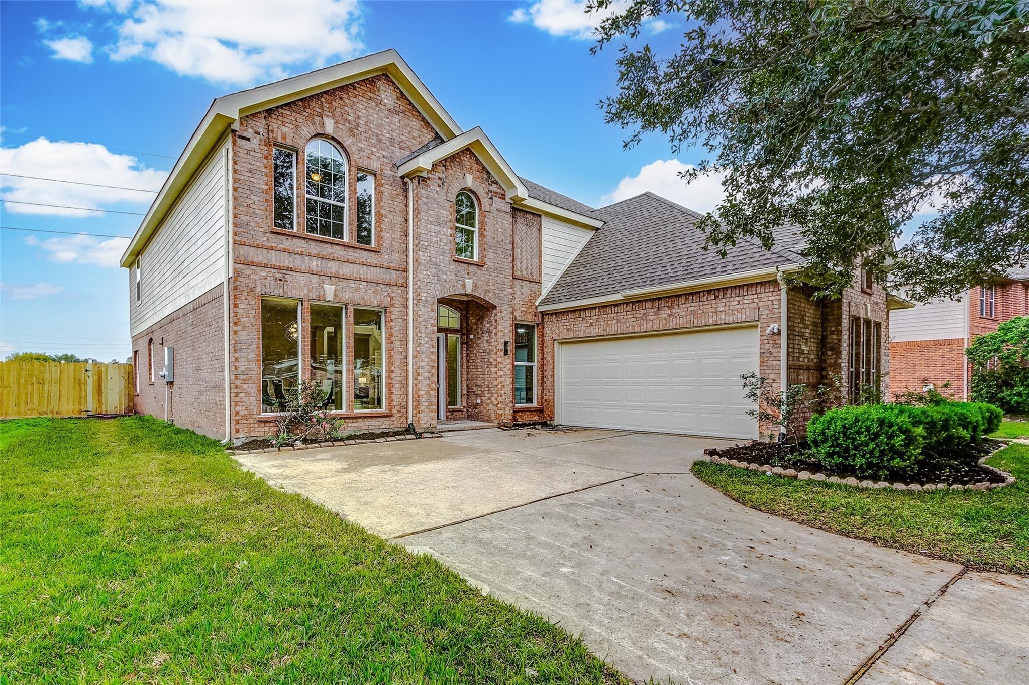 1026 Riverchase Dr, Richmond, TX 77469