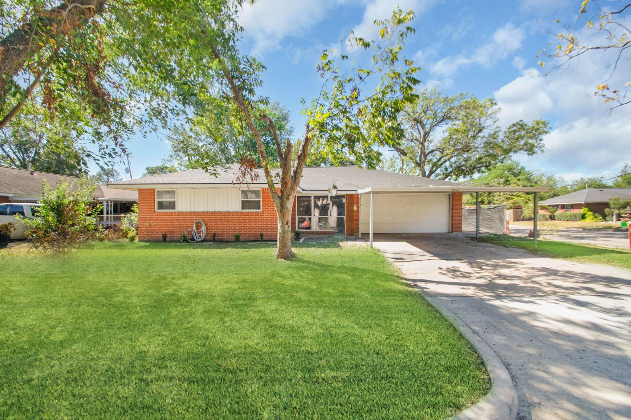 2002 Nottingham St, Pasadena, TX 77502 photo