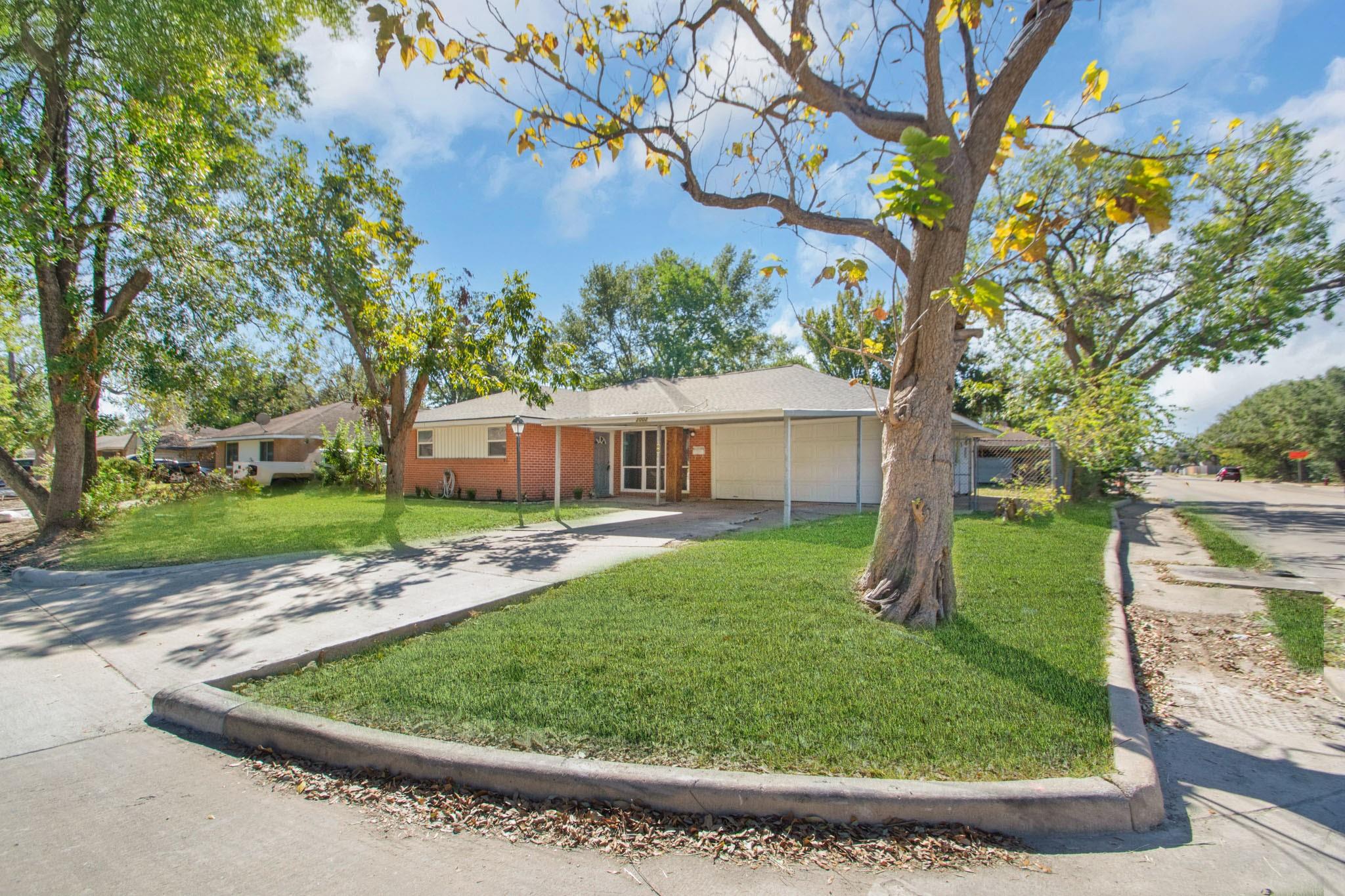 2002 Nottingham St, Pasadena, TX 77502 photo
