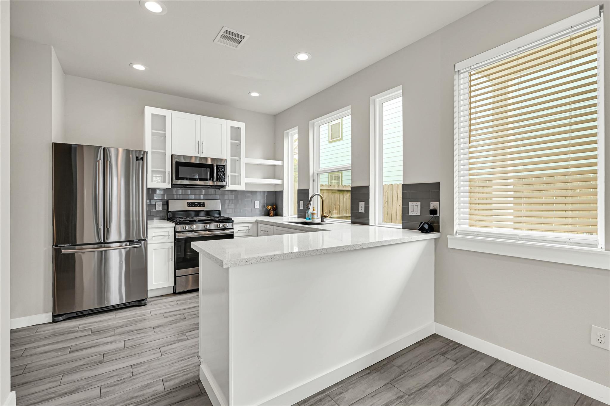 9431 Jutland Rd, Houston, TX 77033 photo