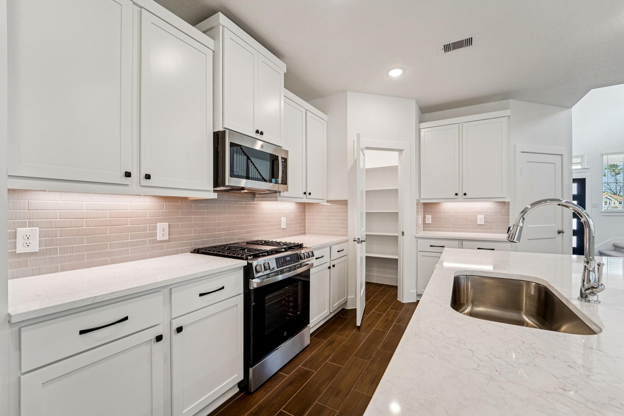 279 Mallards Rim Dr, Willis, TX 77318 photo