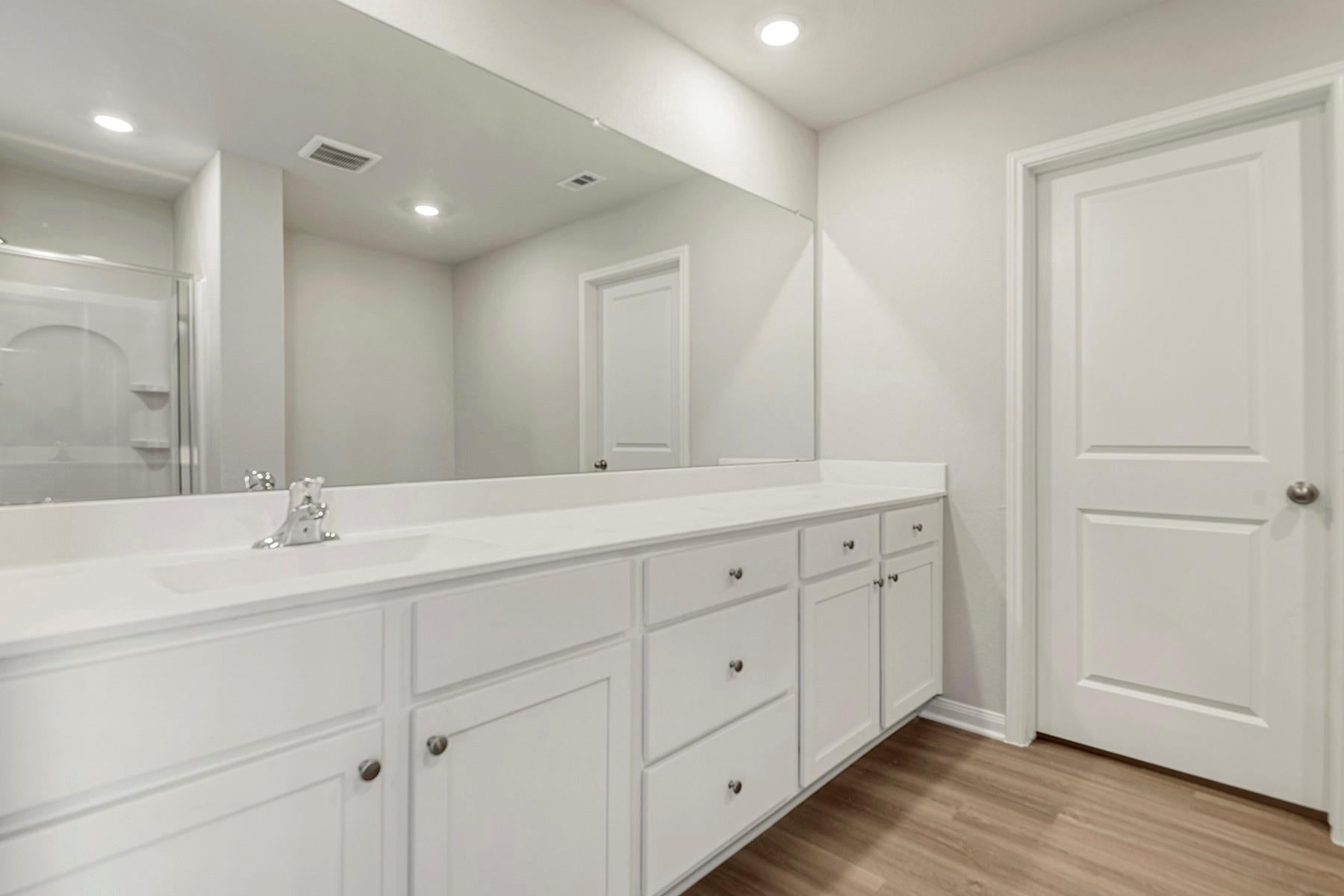 8320 Sunberry Shadow Dr, Houston, TX 77016 photo
