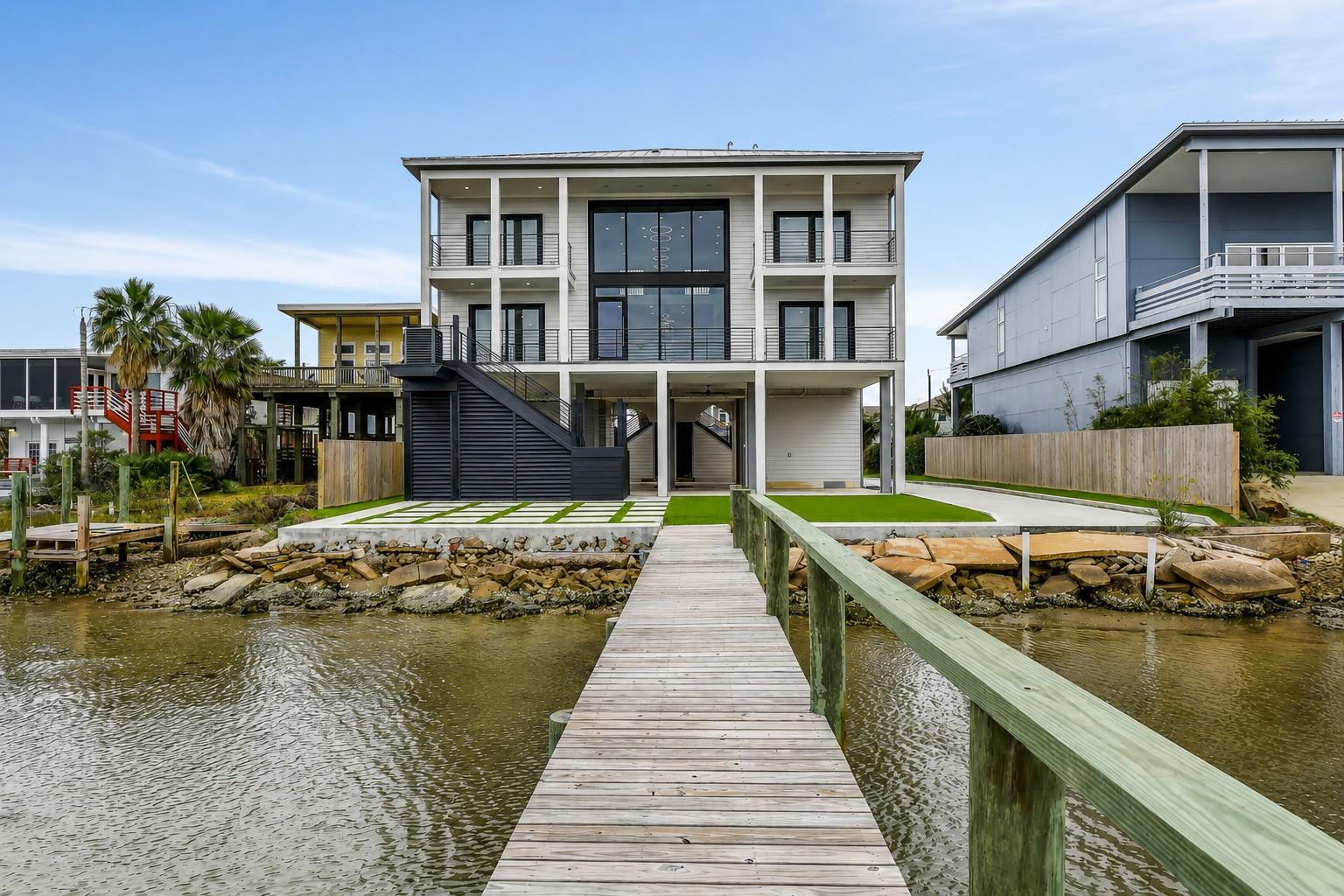 9208 W Bay Rd, Galveston, TX 77554 photo