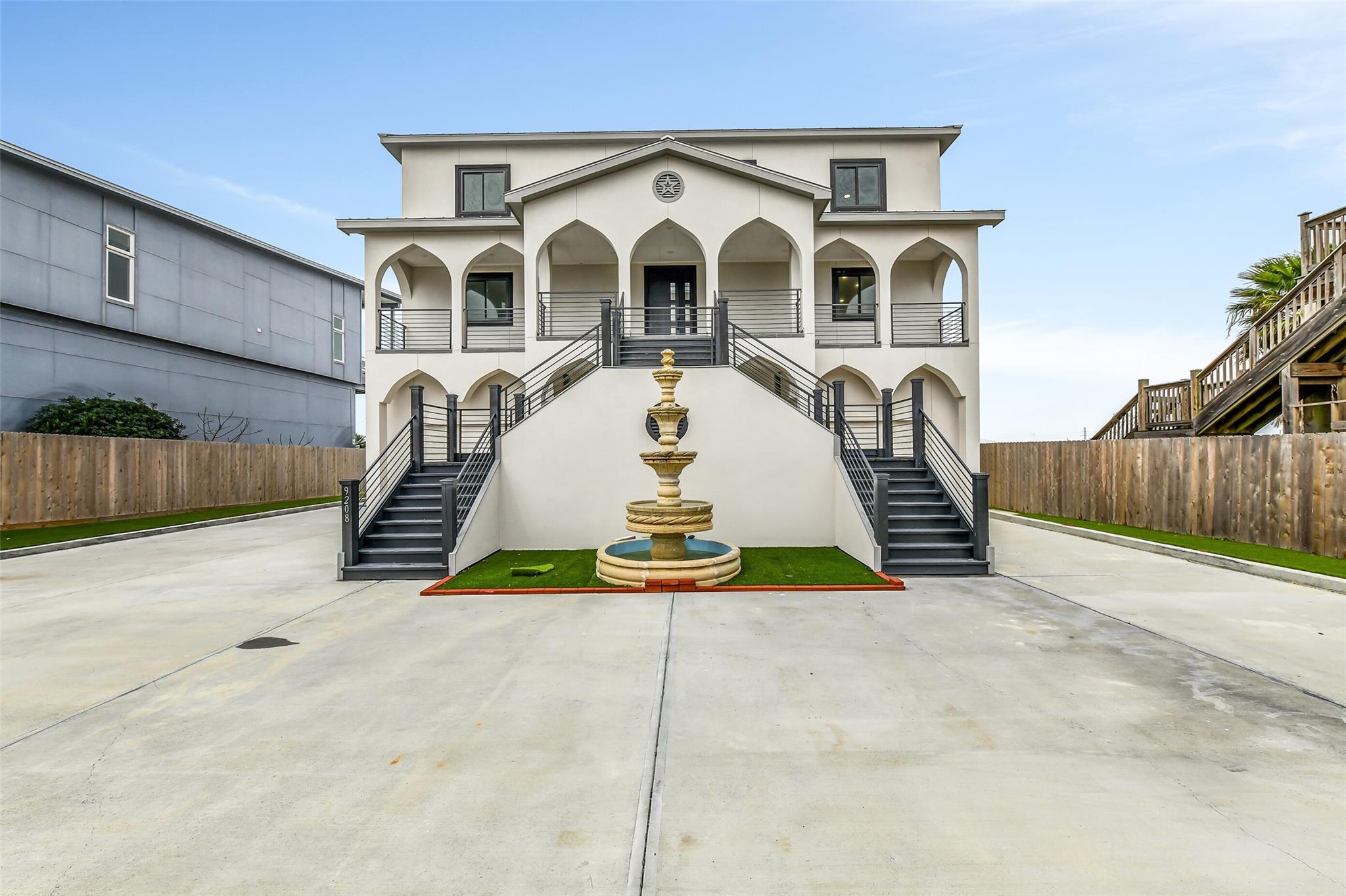 9208 Bay Rd, Galveston, TX 77554