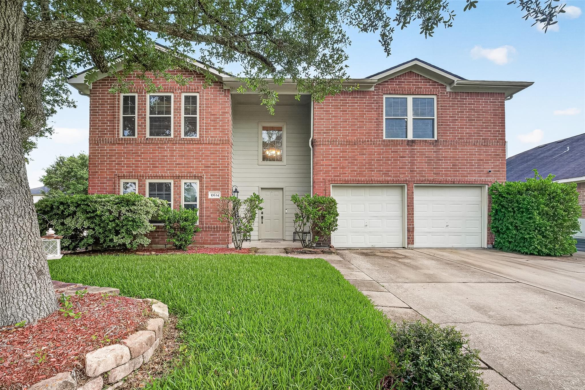 10634 Redwood Dr, Baytown, TX 77523