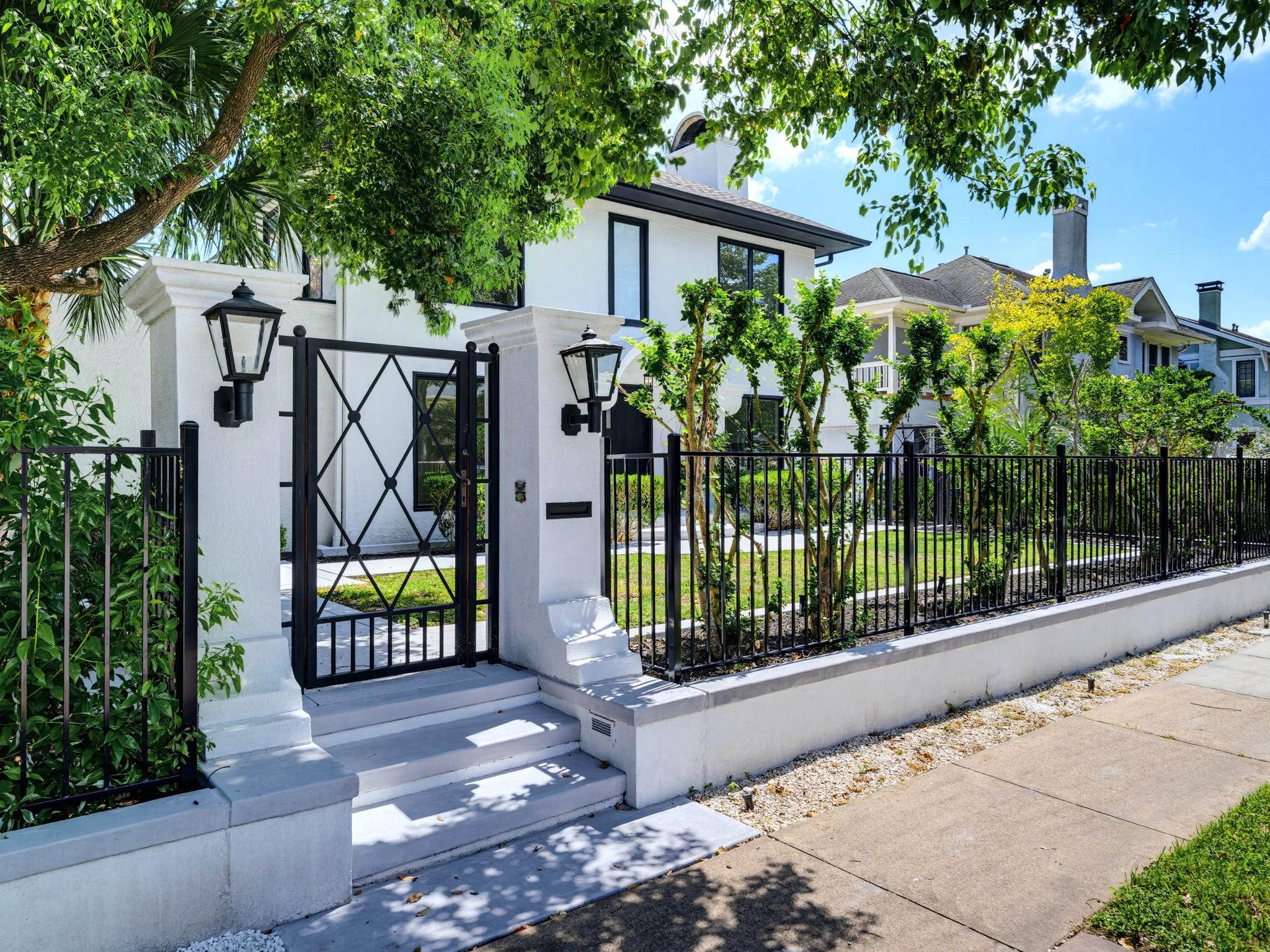 607 Marshall St, Houston, TX 77006 photo