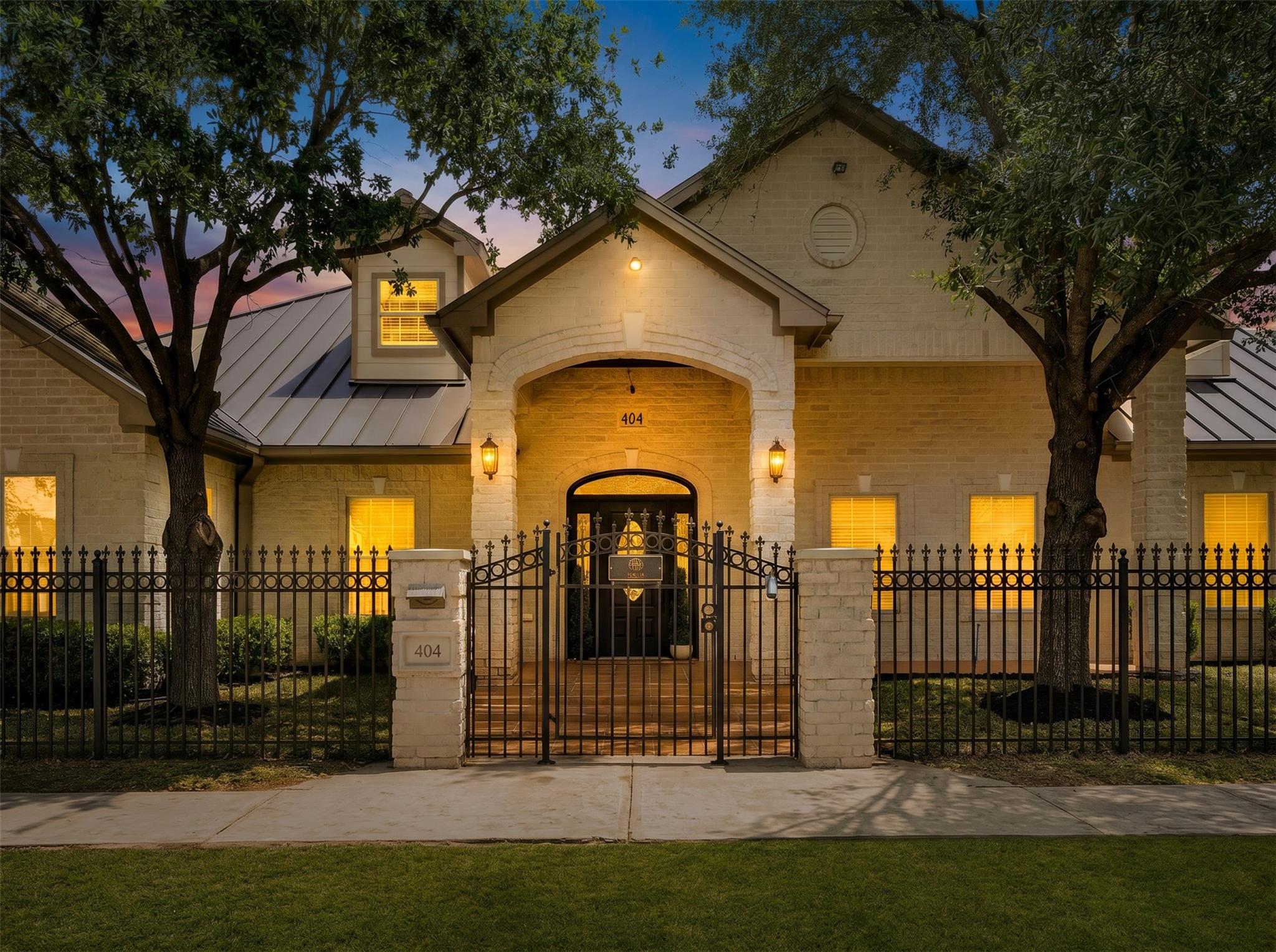 404 Moss St, Houston, TX 77009