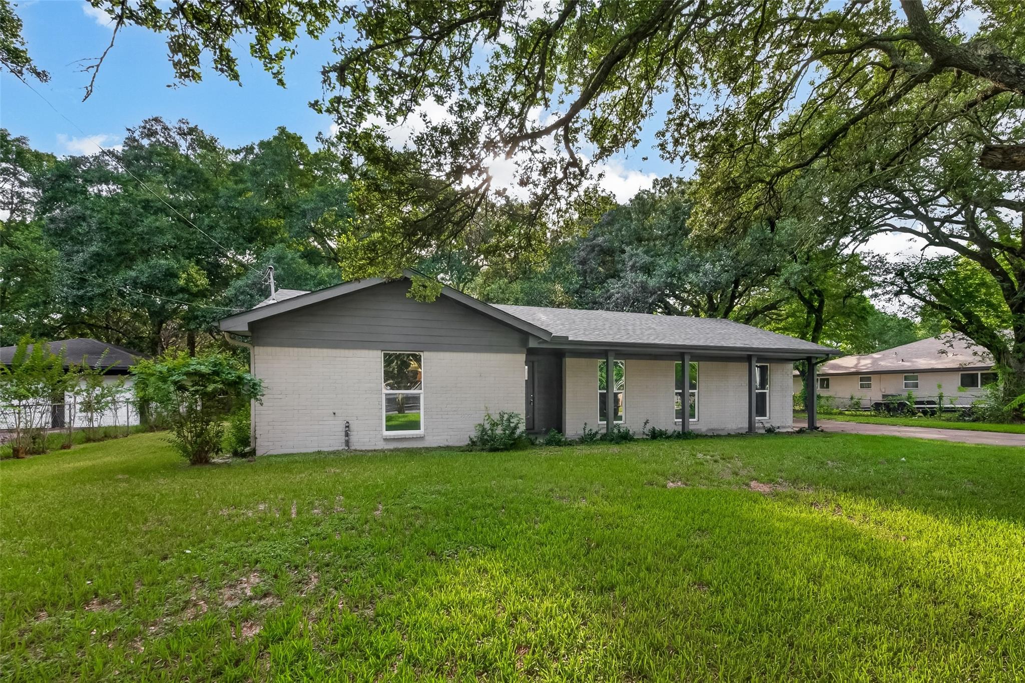 9 Amburn Rd, Texas City, TX 77591