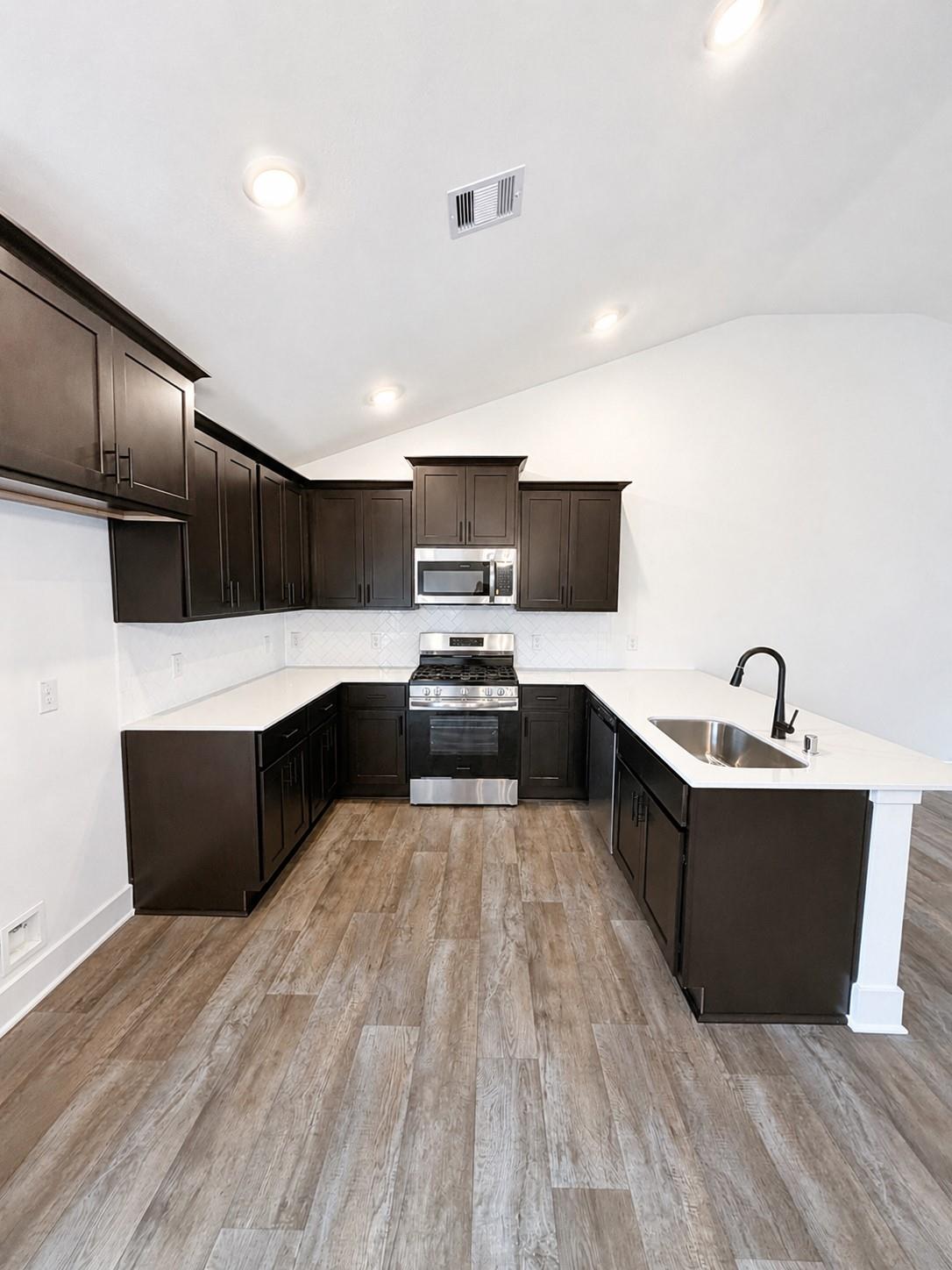 9312 Hard Rock Rd, Conroe, TX 77303 photo