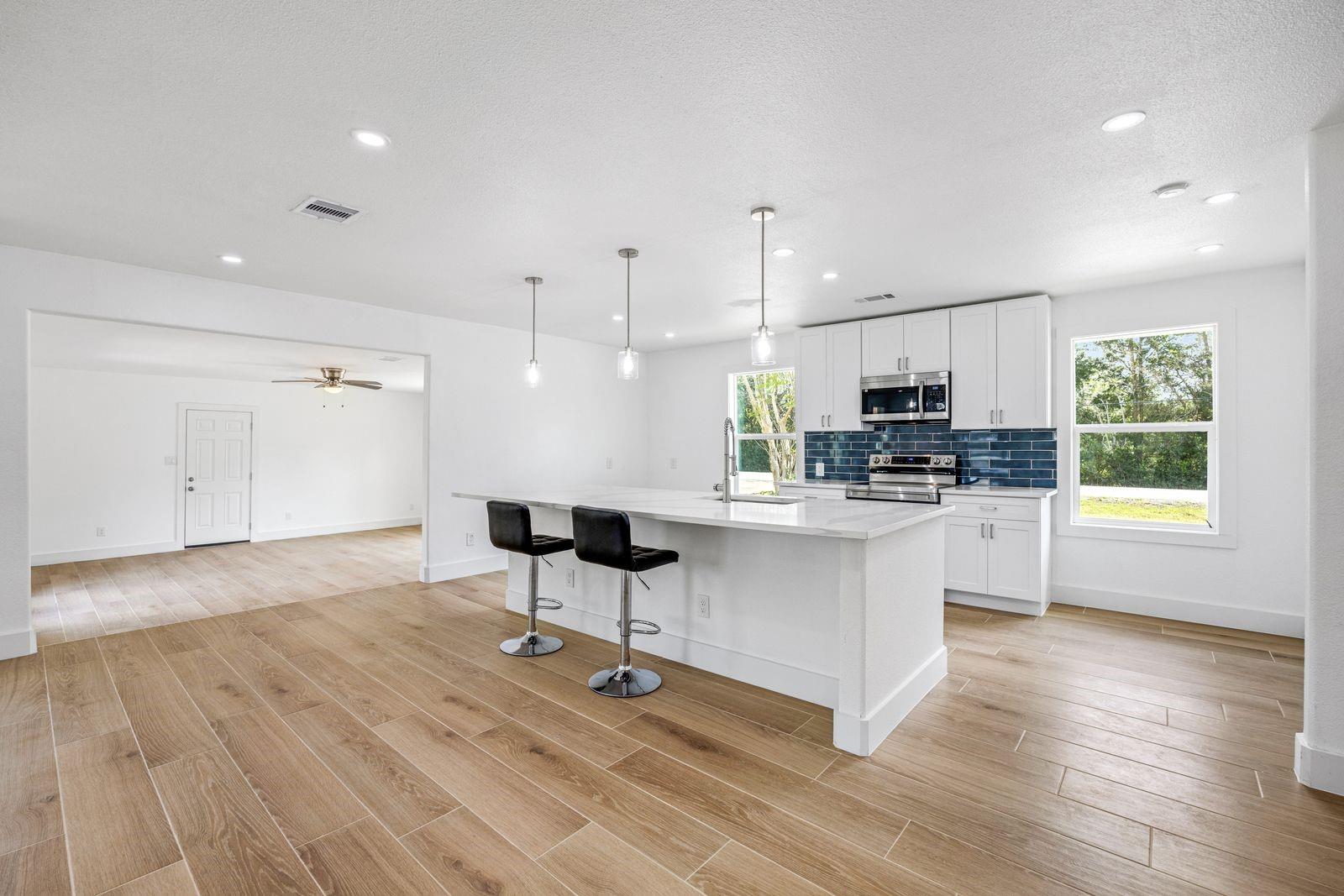 1214 Main St, Alvin, TX 77511 photo