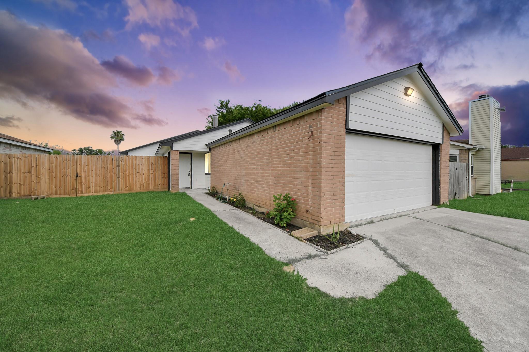 5212 Willowview Dr, Baytown, TX 77521