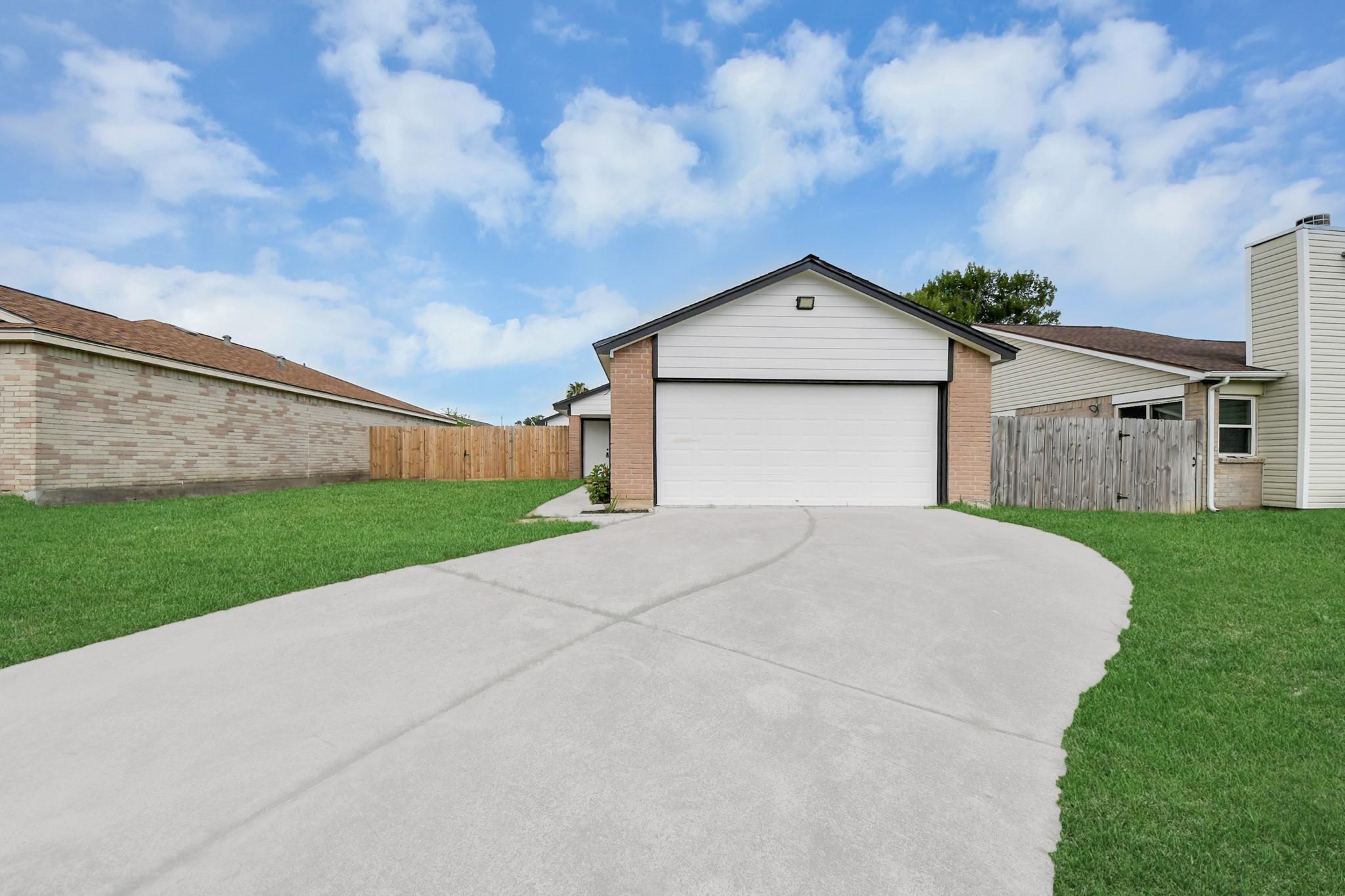5212 Willowview Dr, Baytown, TX 77521 photo