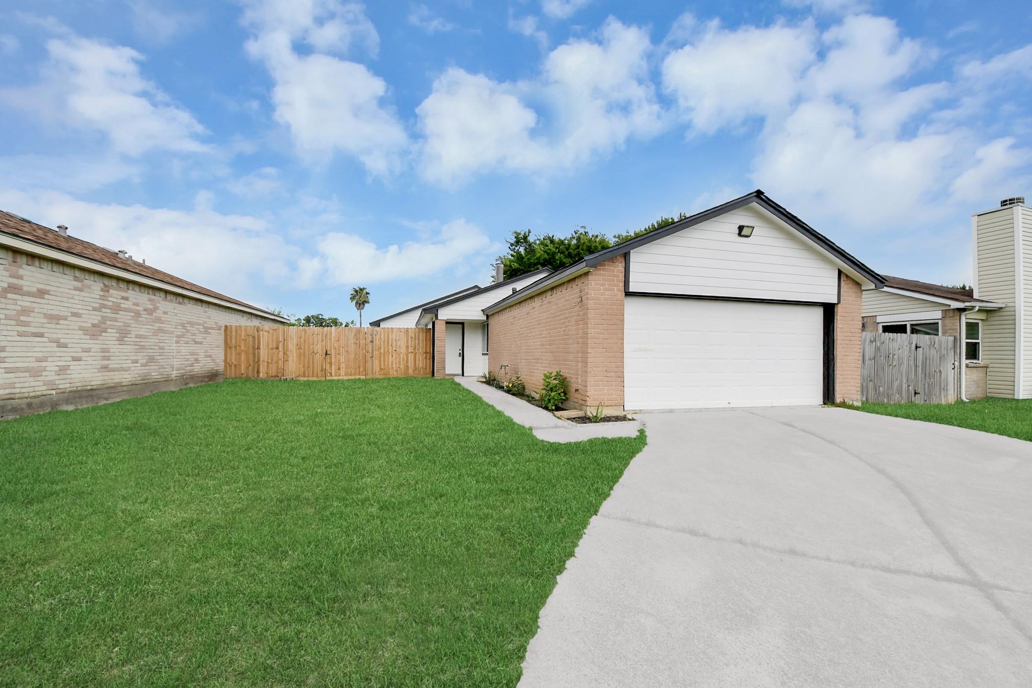 5212 Willowview Dr, Baytown, TX 77521 photo