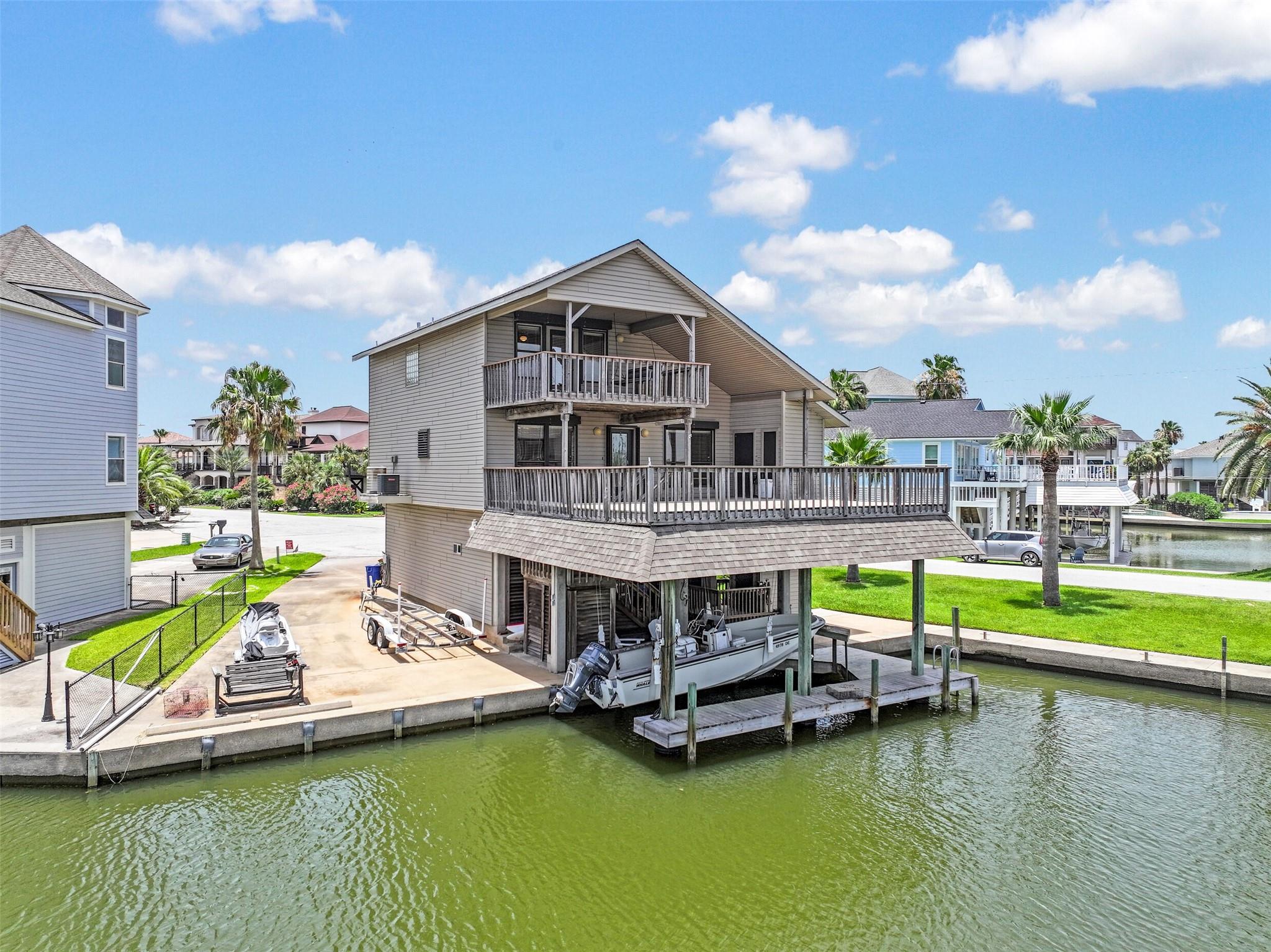 214 Easterly Dr, Tiki Island, TX 77554 photo
