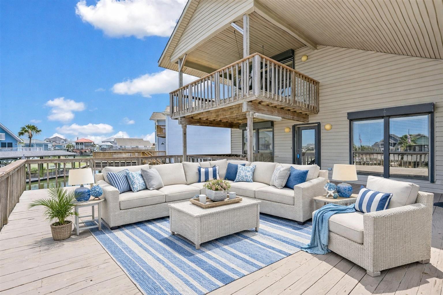 214 Easterly Dr, Tiki Island, TX 77554 photo
