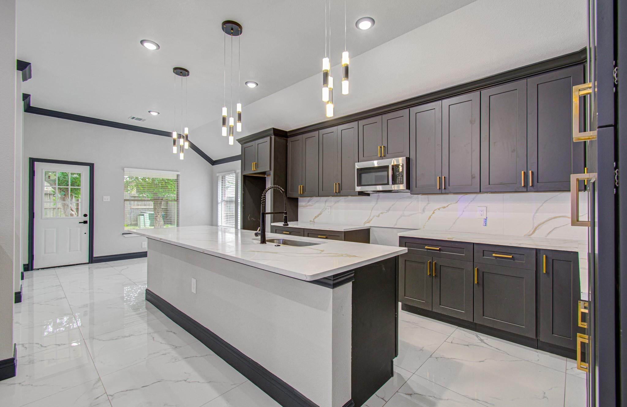 14414 Castle Cove Ln, Houston, TX 77044 photo