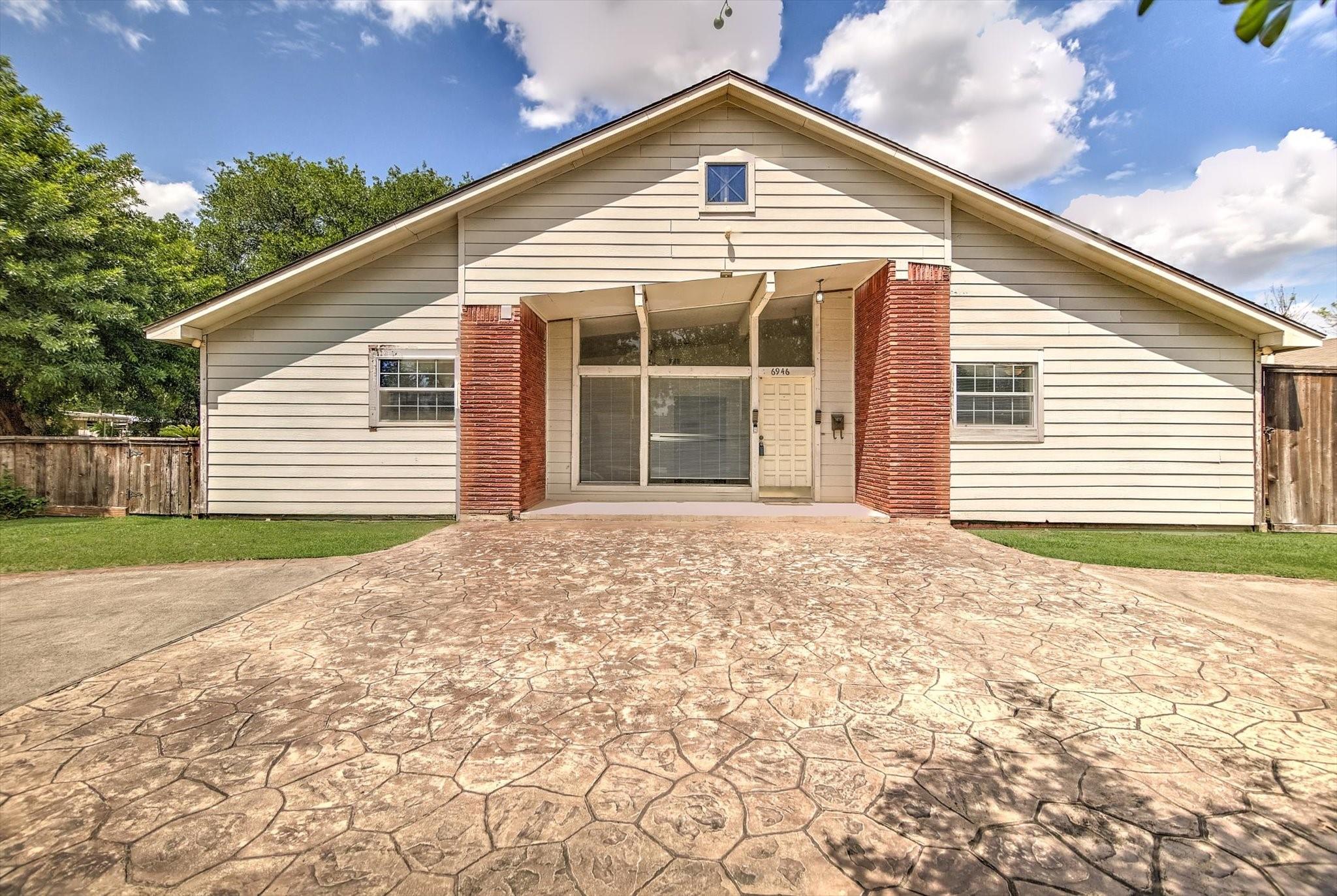 6946 Cole Creek Dr, Houston, TX 77092 photo