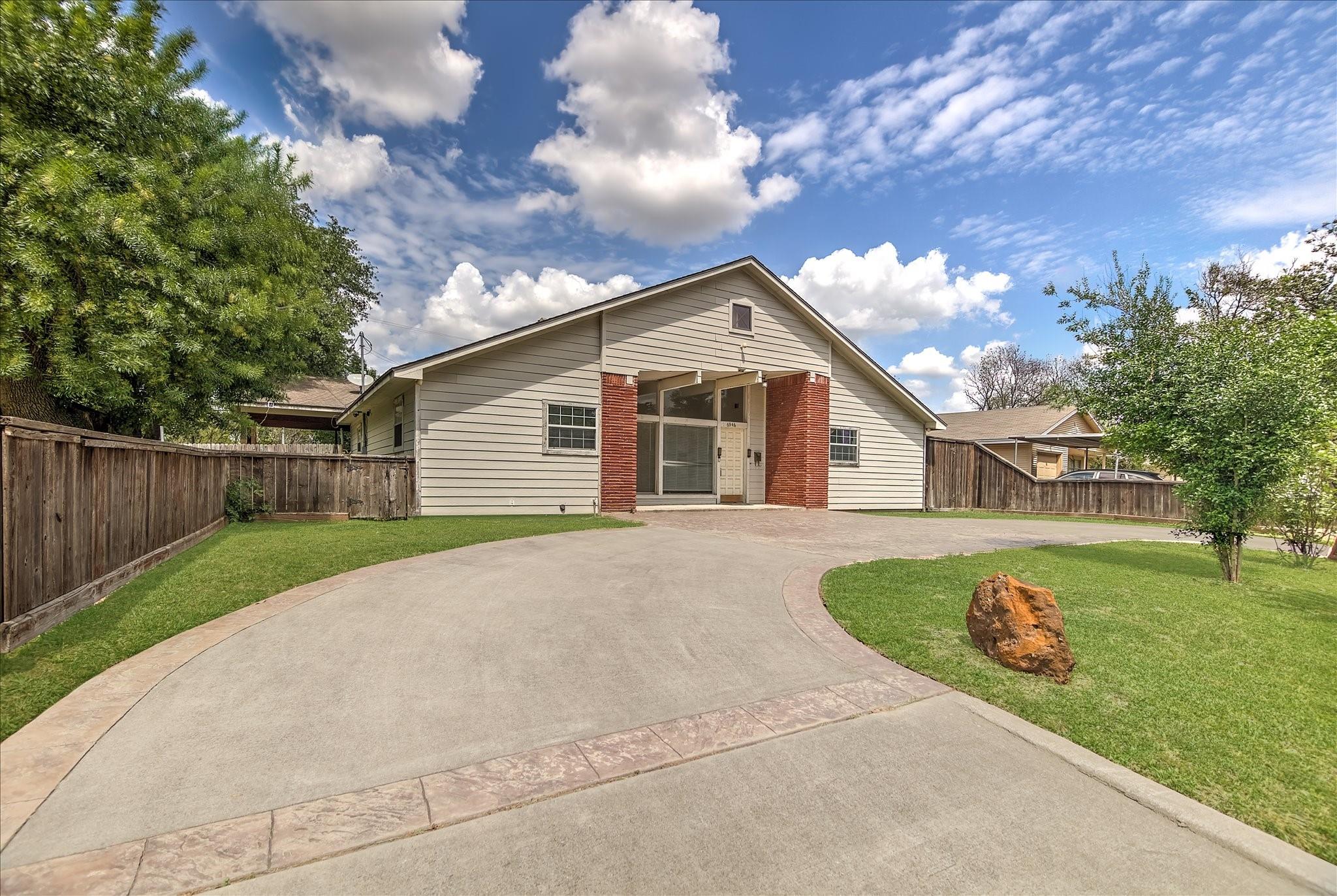 6946 Cole Creek Dr, Houston, TX 77092