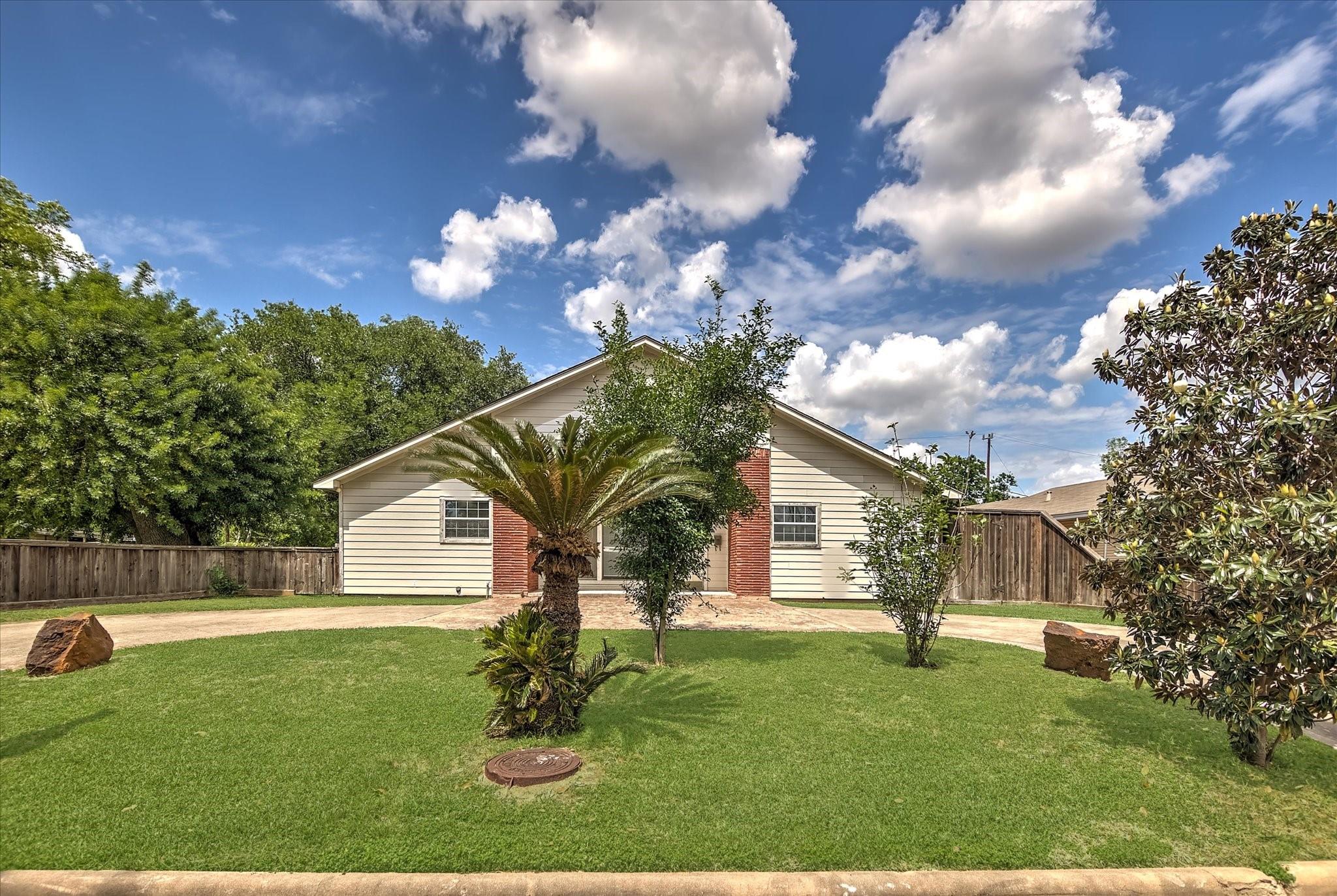 6946 Cole Creek Dr, Houston, TX 77092 photo