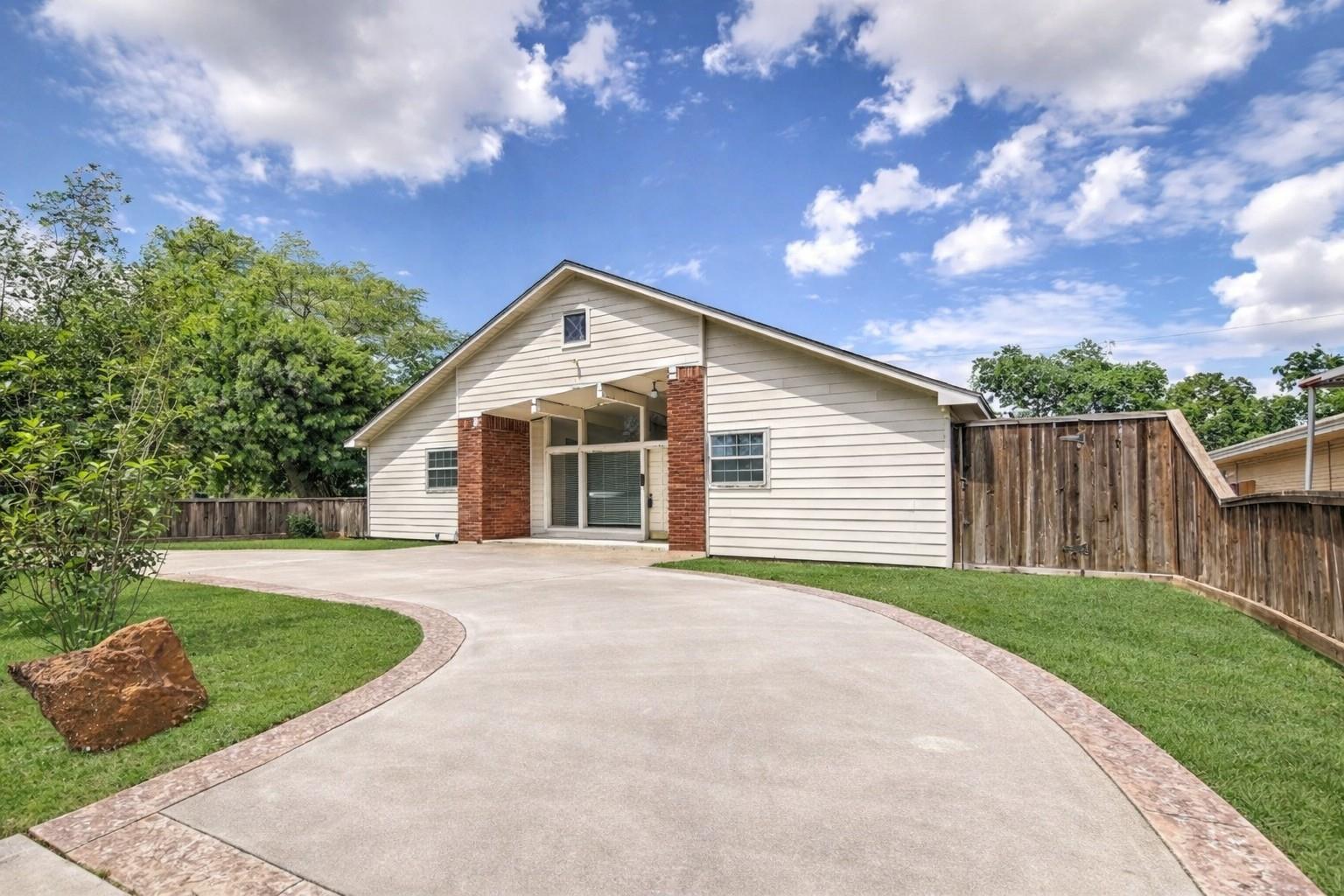 6946 Cole Creek Dr, Houston, TX 77092 photo