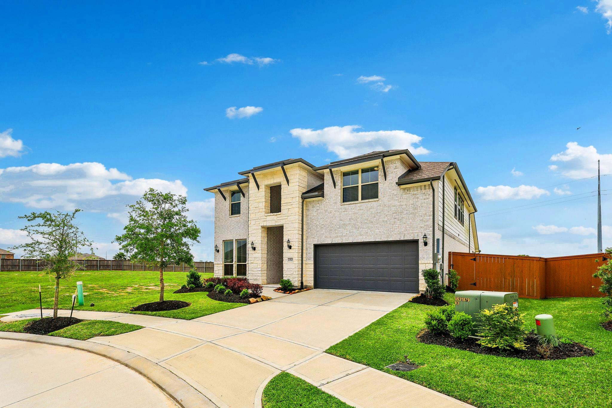13525 Seneca Lake Dr, Texas City, TX 77568