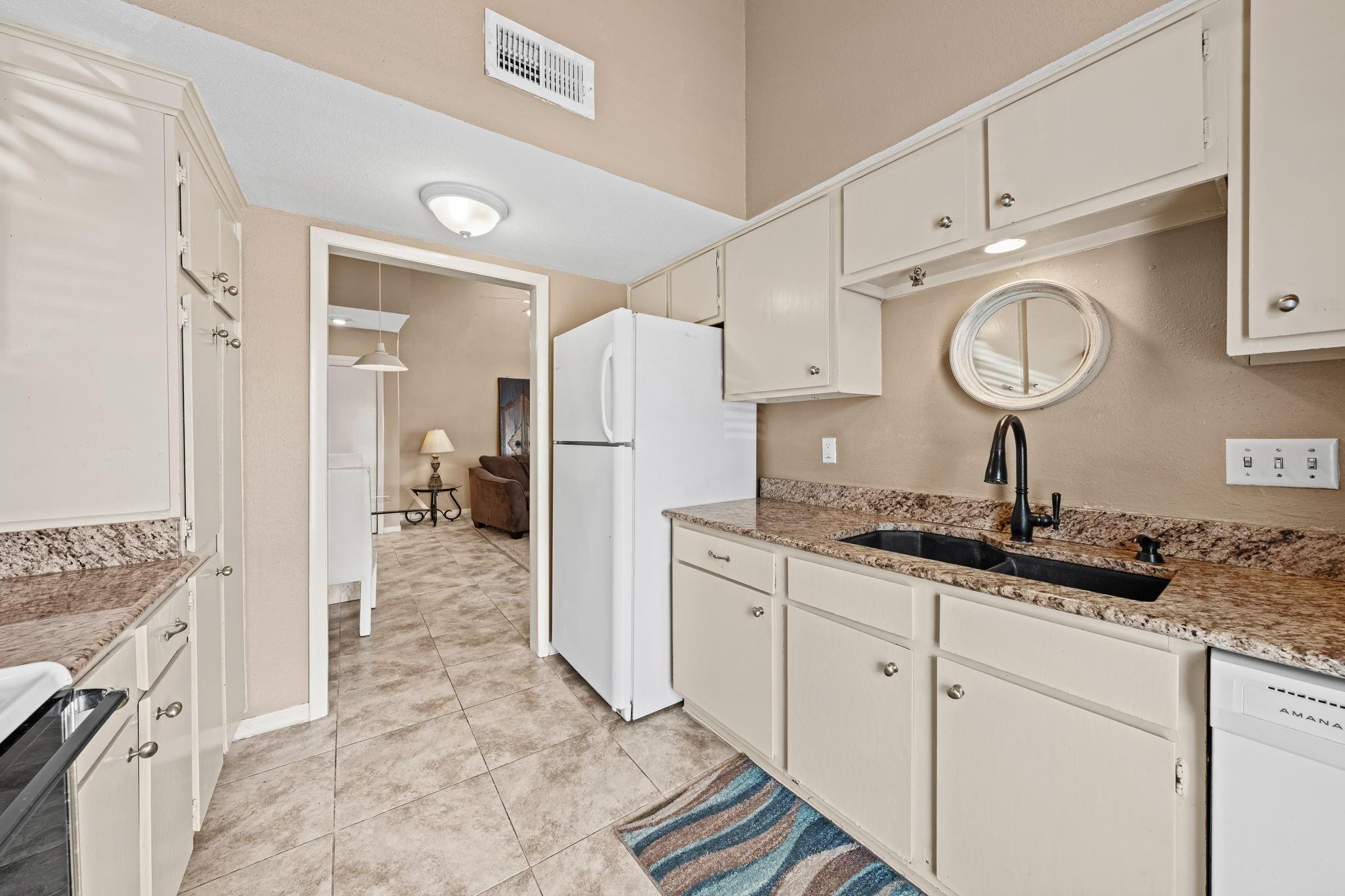 9809 Richmond Ave #8, Houston, TX 77042 photo