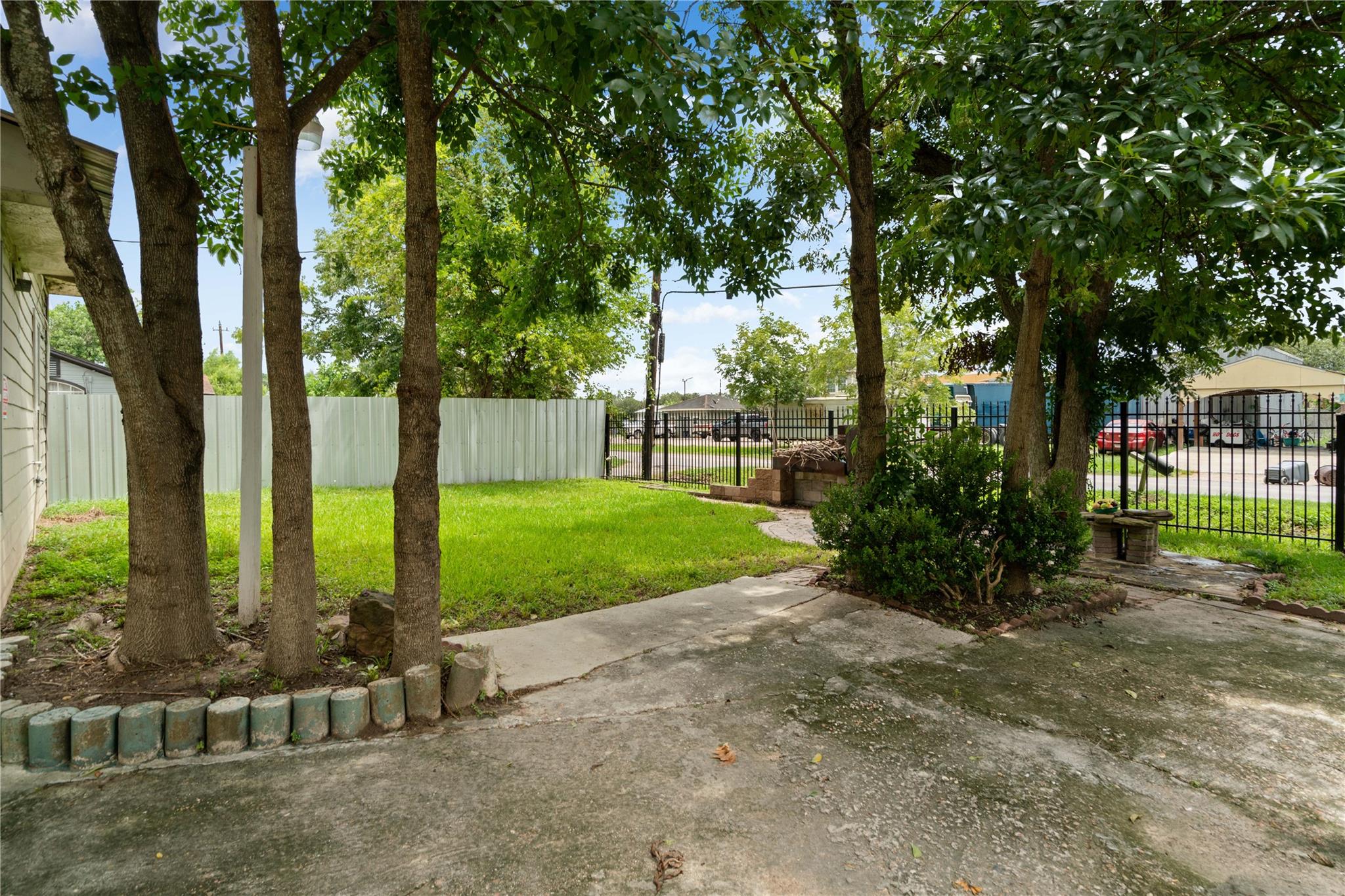 1925 Sunny Dr, Houston, TX 77093 photo