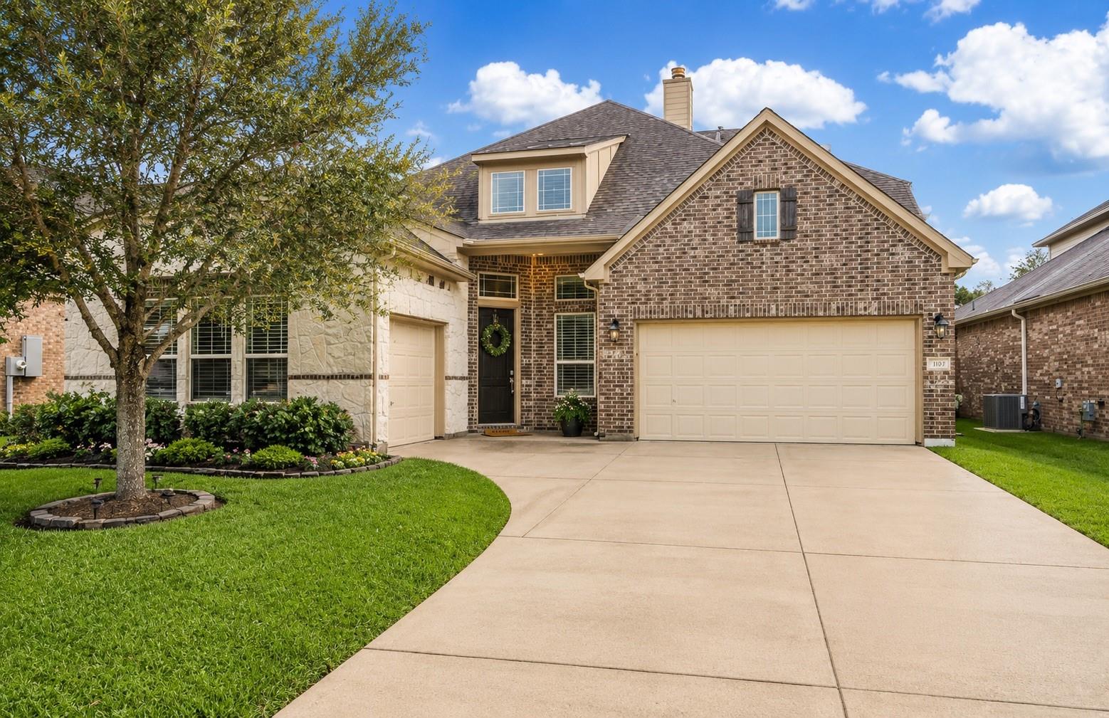 310 Westwood Dr, League City, TX 77573