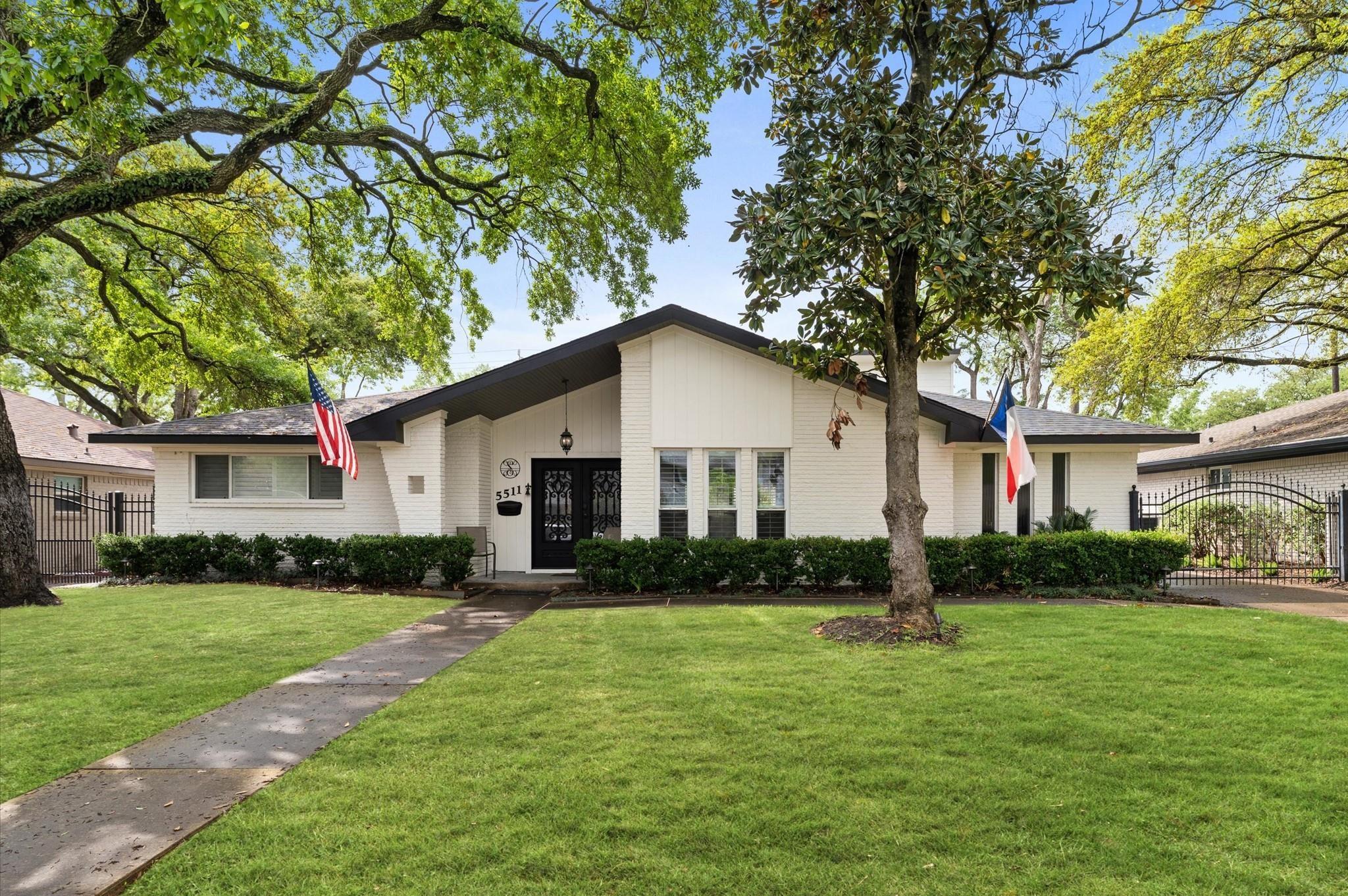 5511 Queensloch Dr, Houston, TX 77096