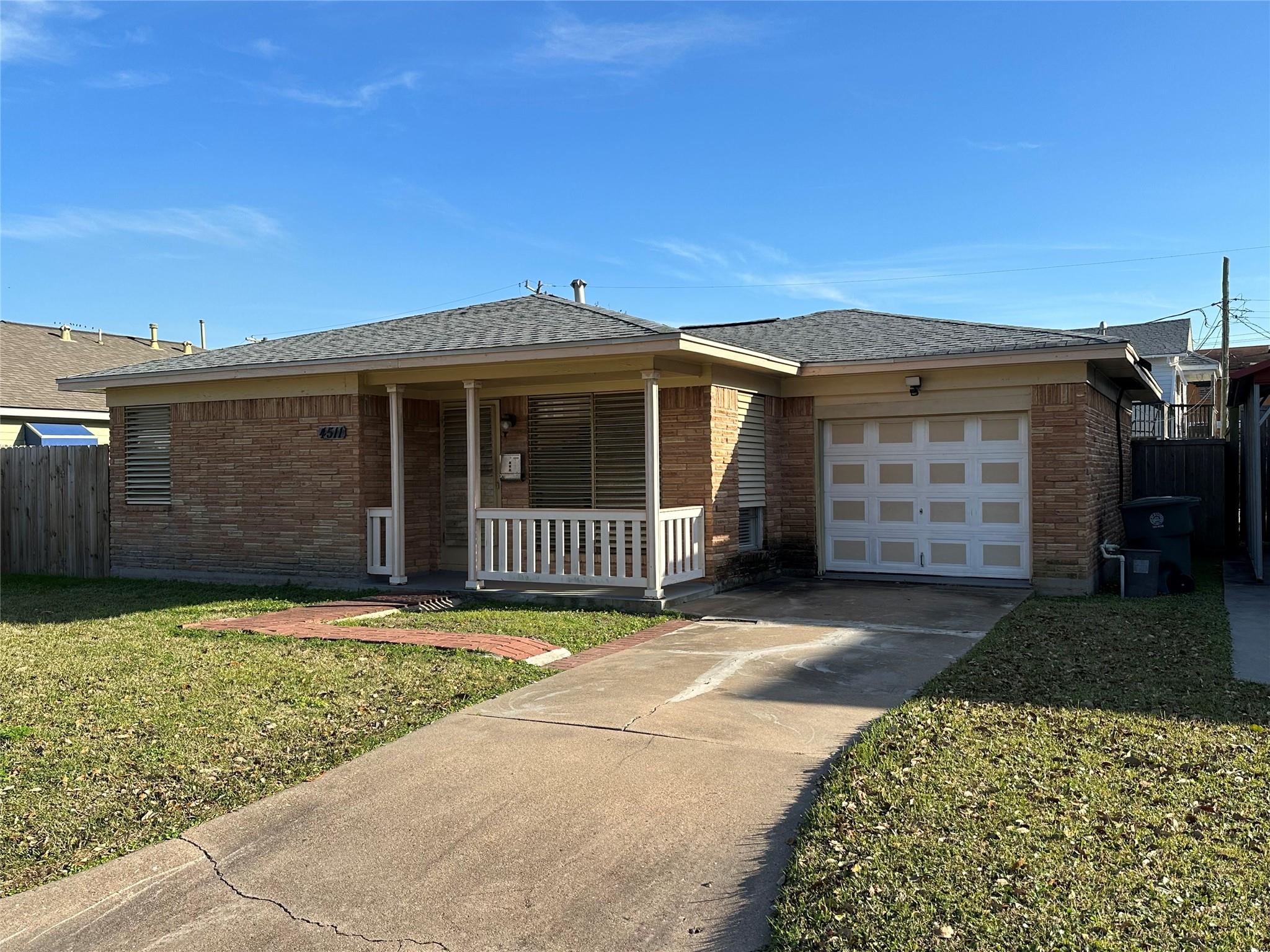 4511 Avenue R #1/2, Galveston, TX 77551 photo