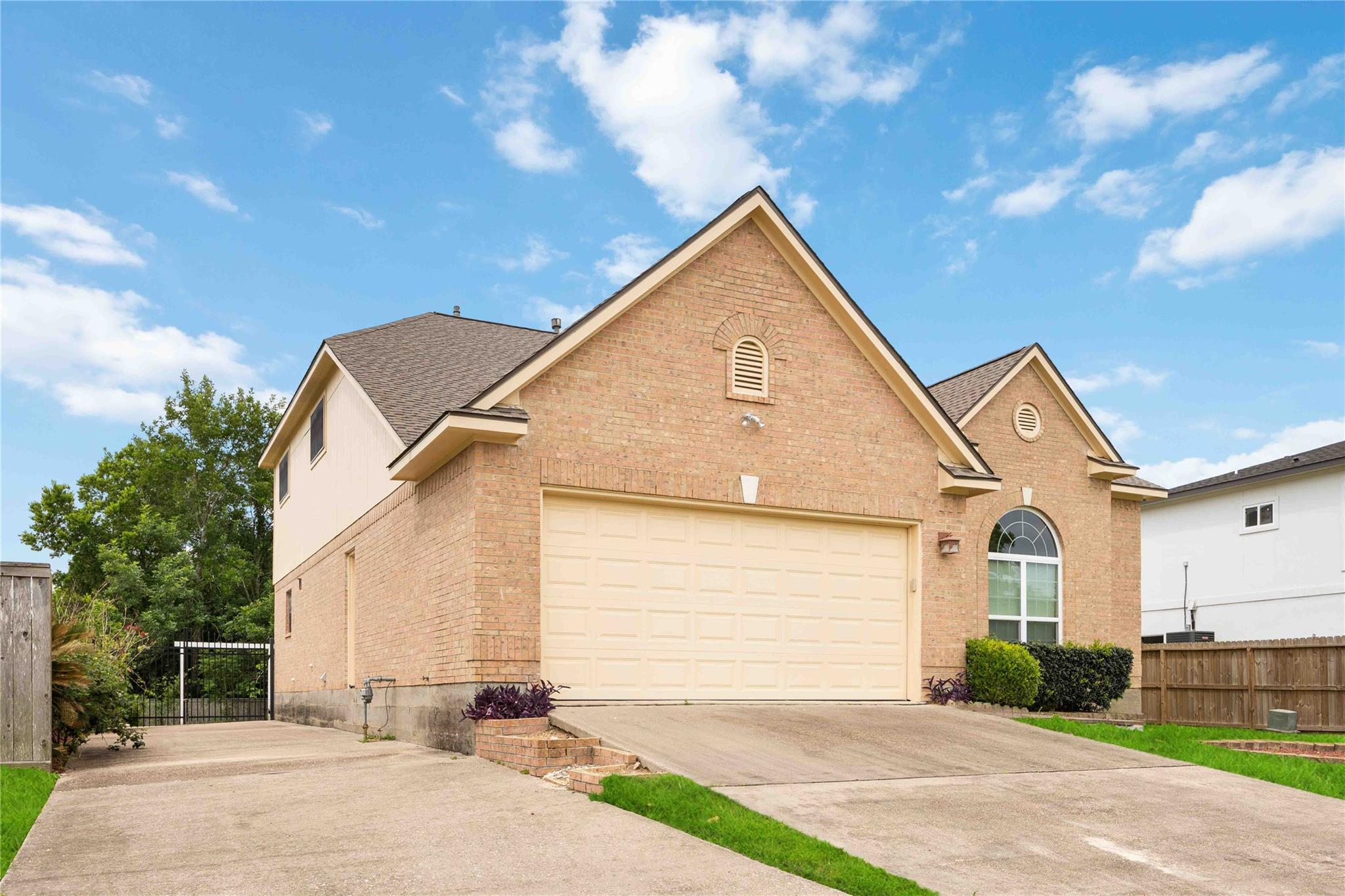 5498 Appleblossom Ln, Friendswood, TX 77546 photo